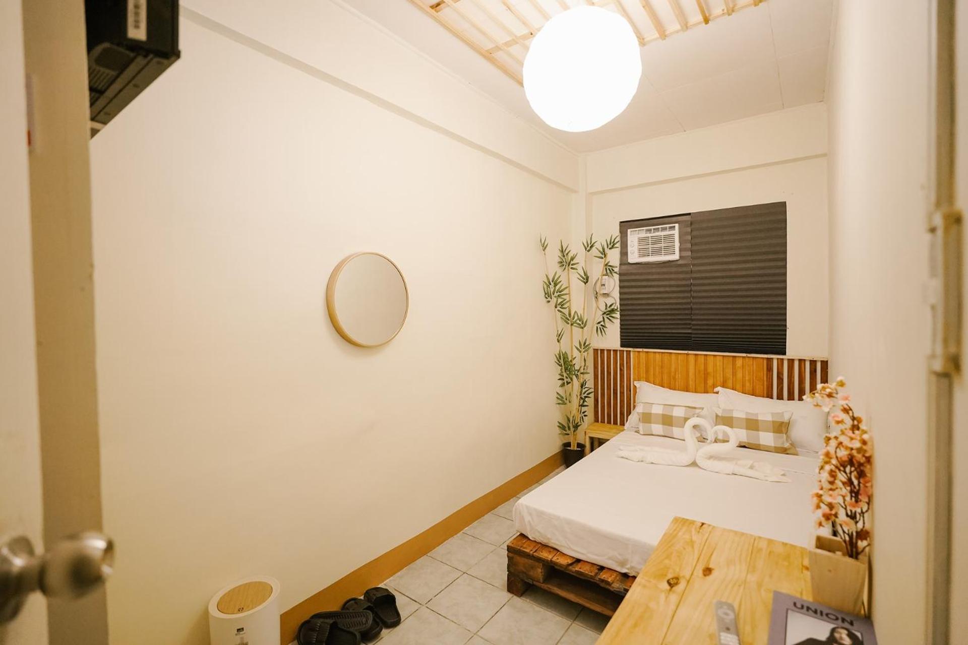 Twin Room with Shared Bathroom photo 2