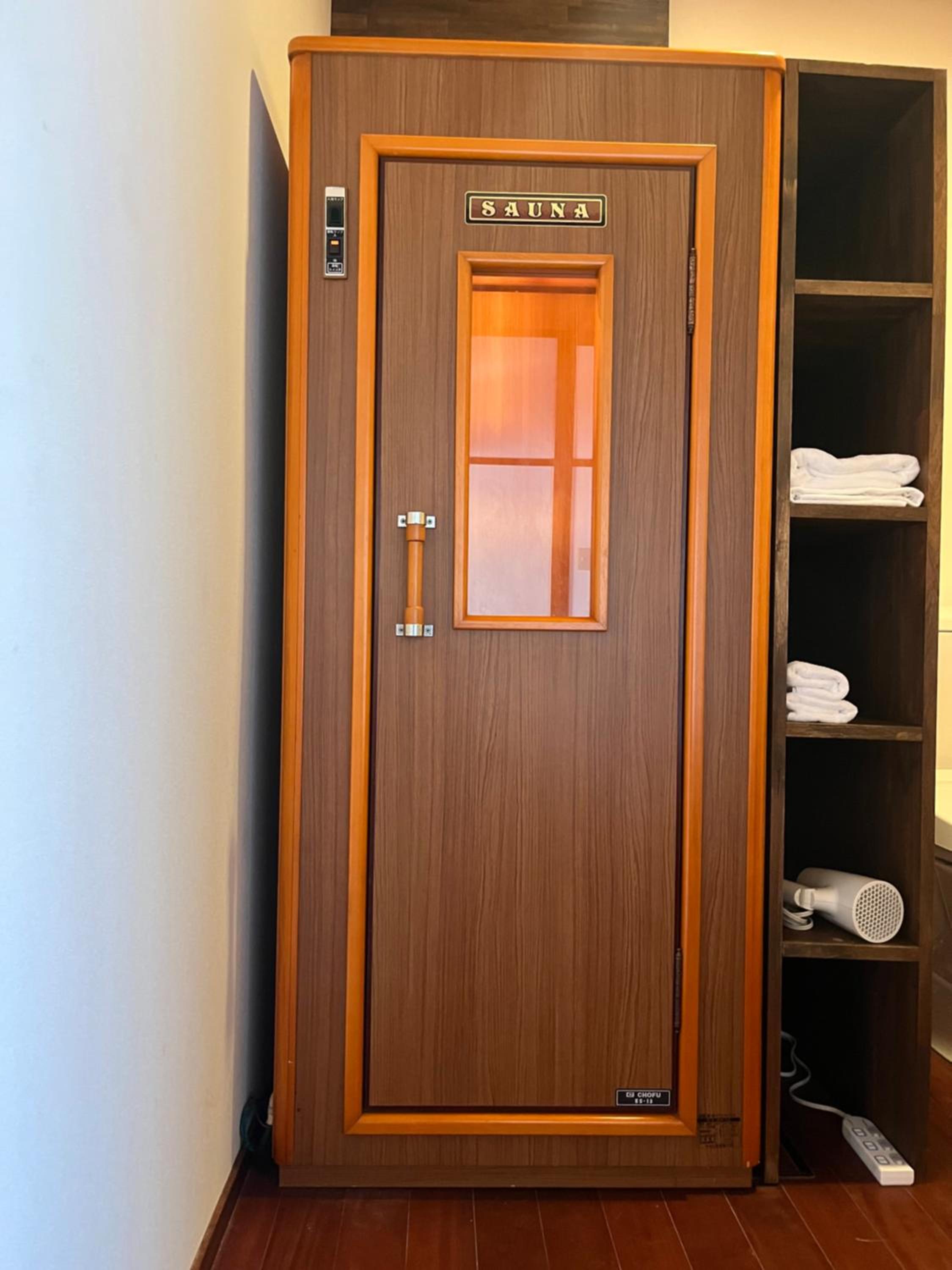 Family Room with Private Bathroom - Photo 8