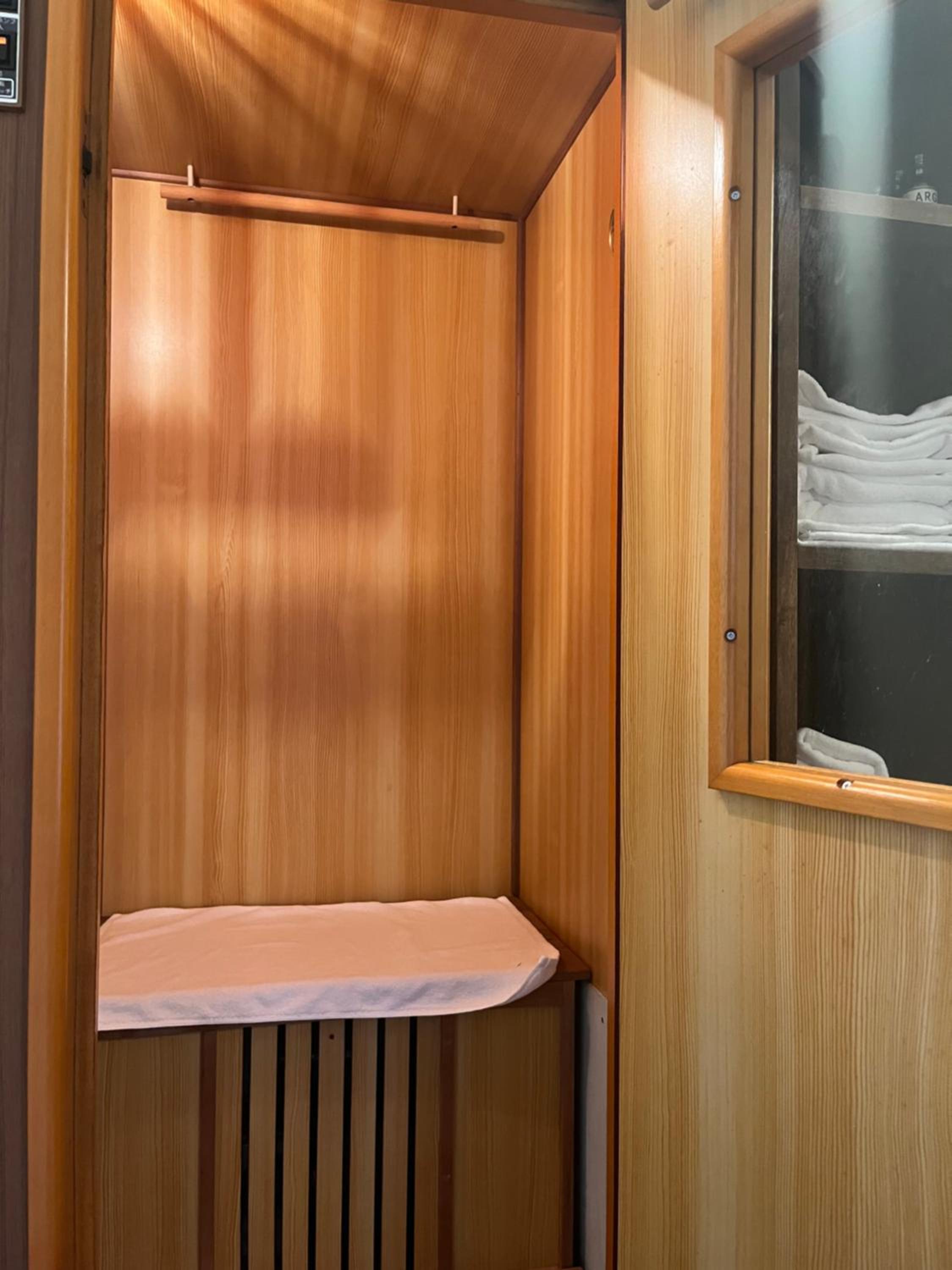 Family Room with Private Bathroom - Photo 9