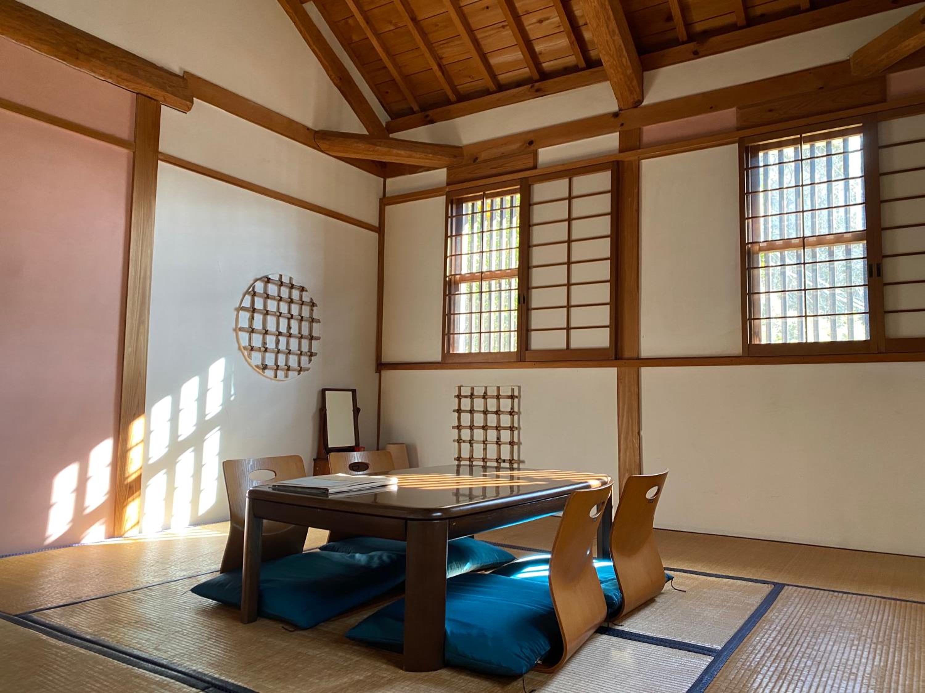 Japanese-Style Standard Family Room photo 1