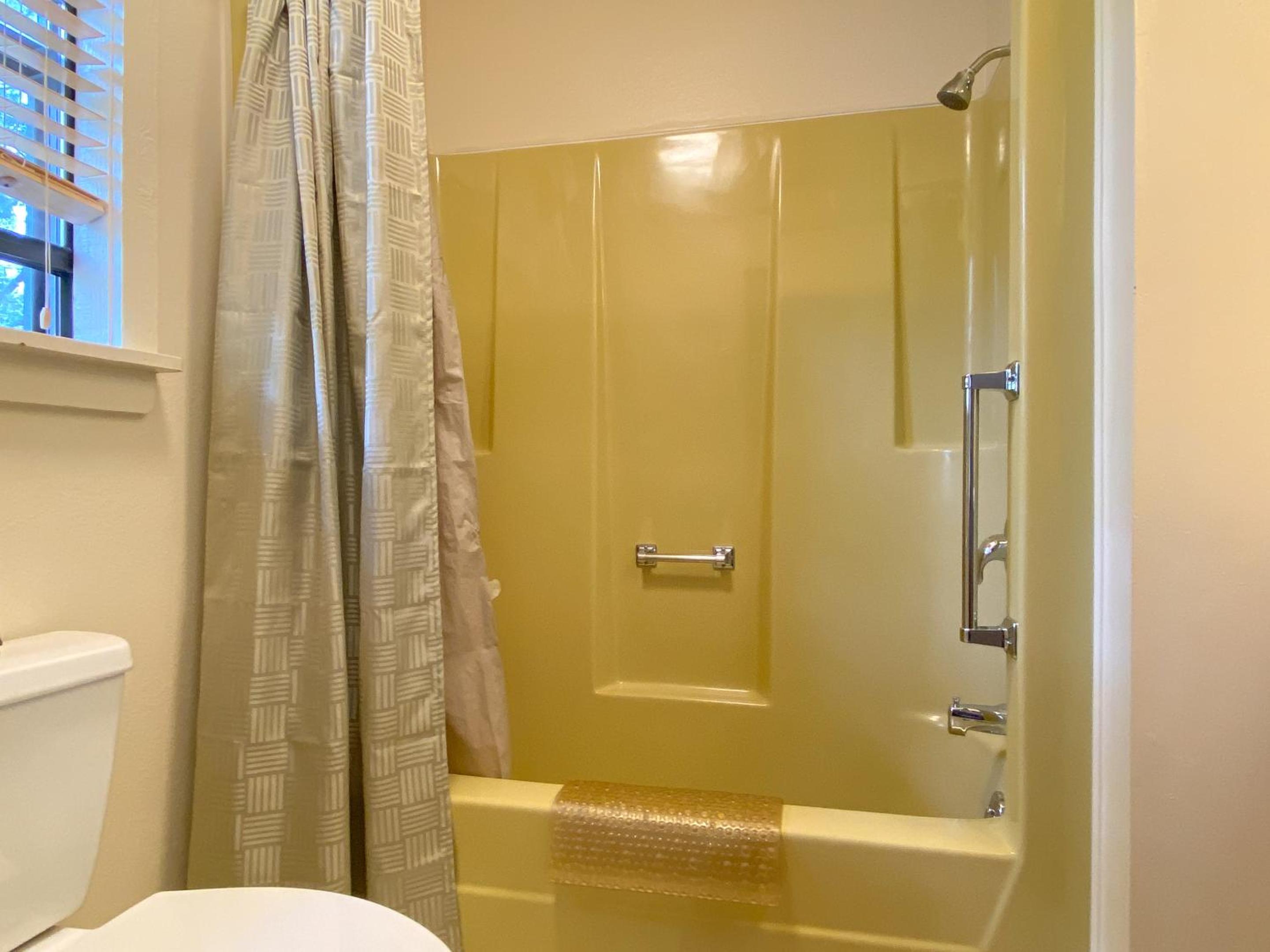 Standard King Room photo 2