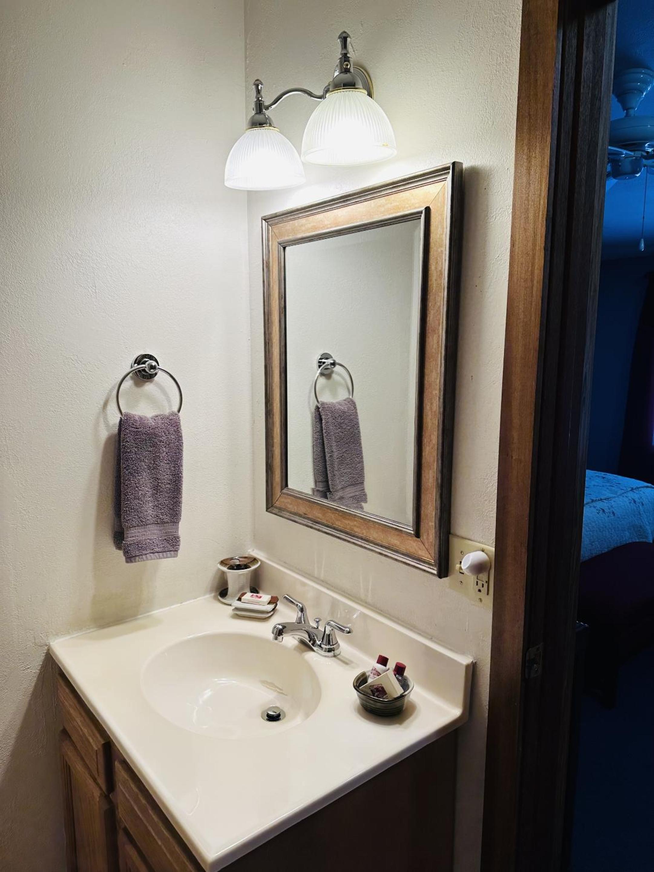 Standard King Room photo 3