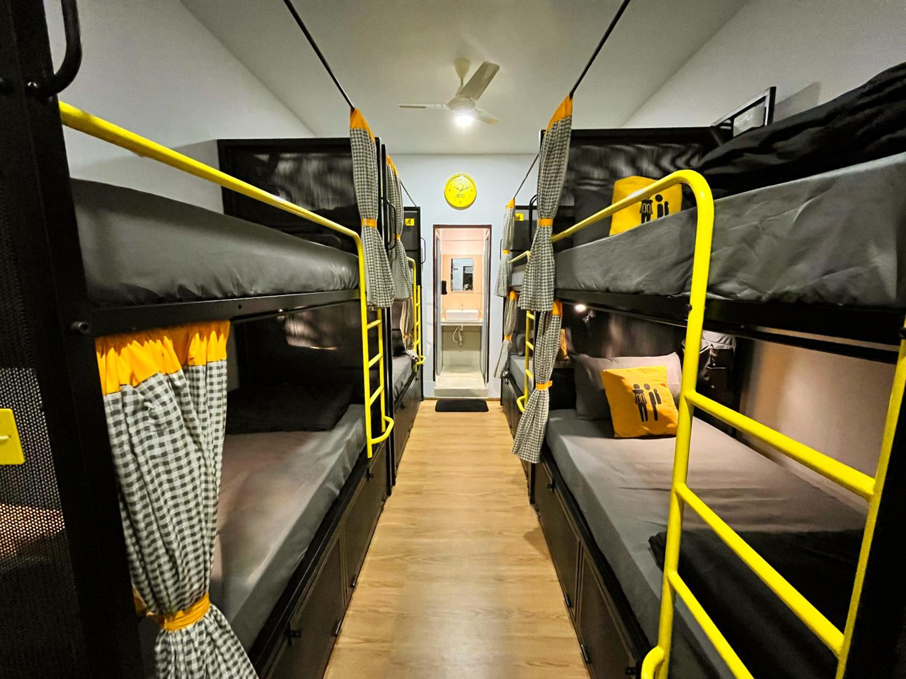 Bed in 8-Bed Mixed Dormitory Room photo 1