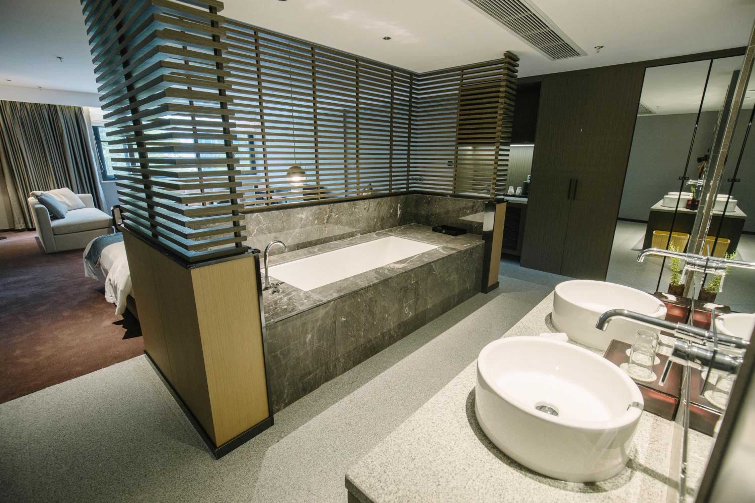 Deluxe Family Suite photo 3
