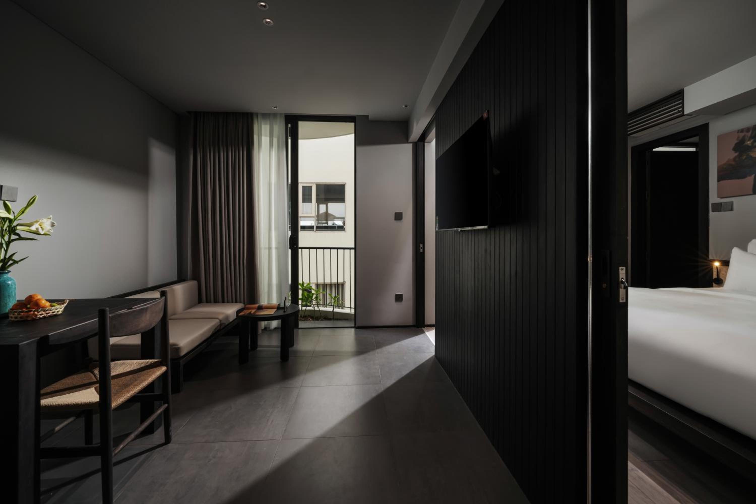 One-Bedroom Apartment with Bathtub