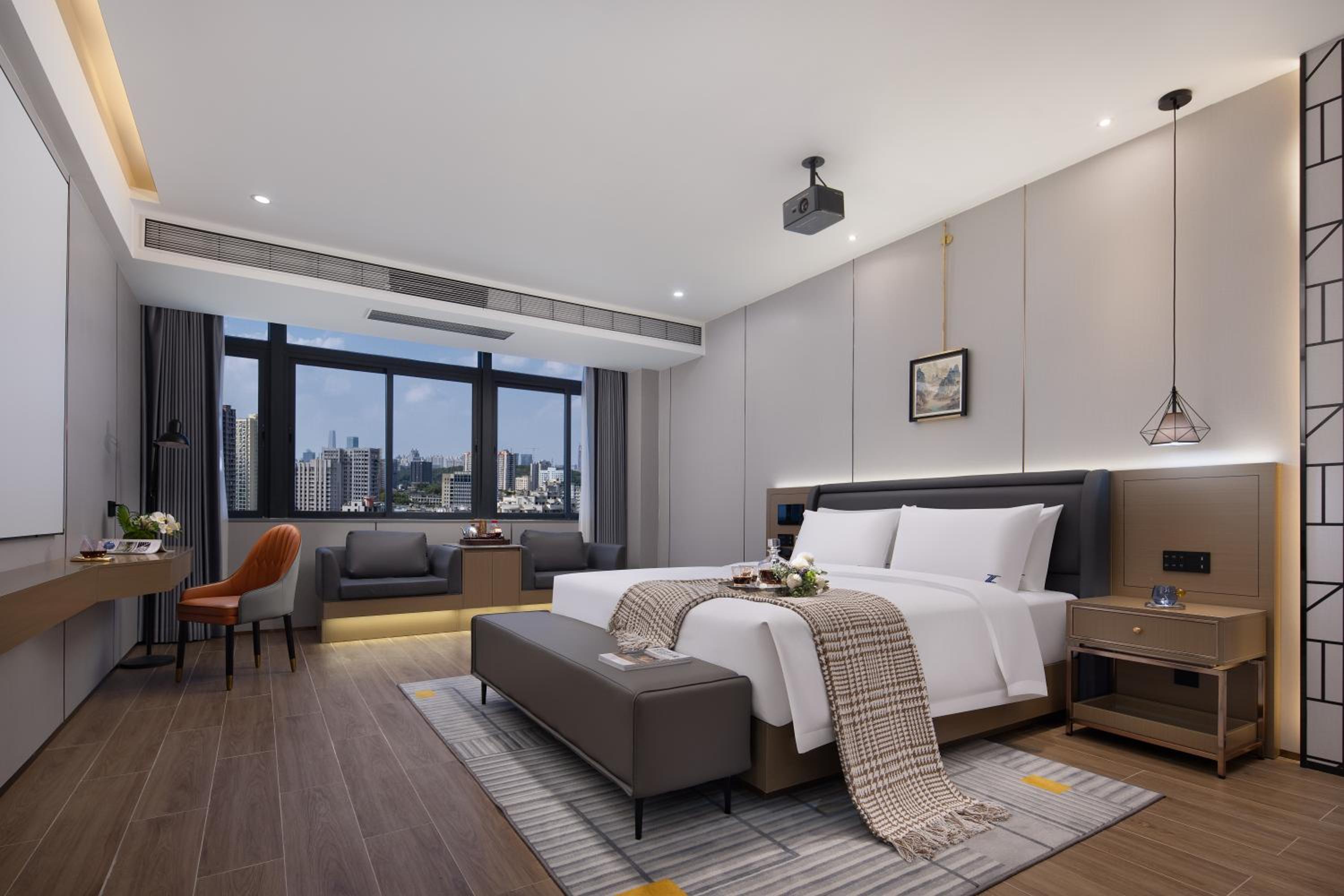 Superior Queen TV Room