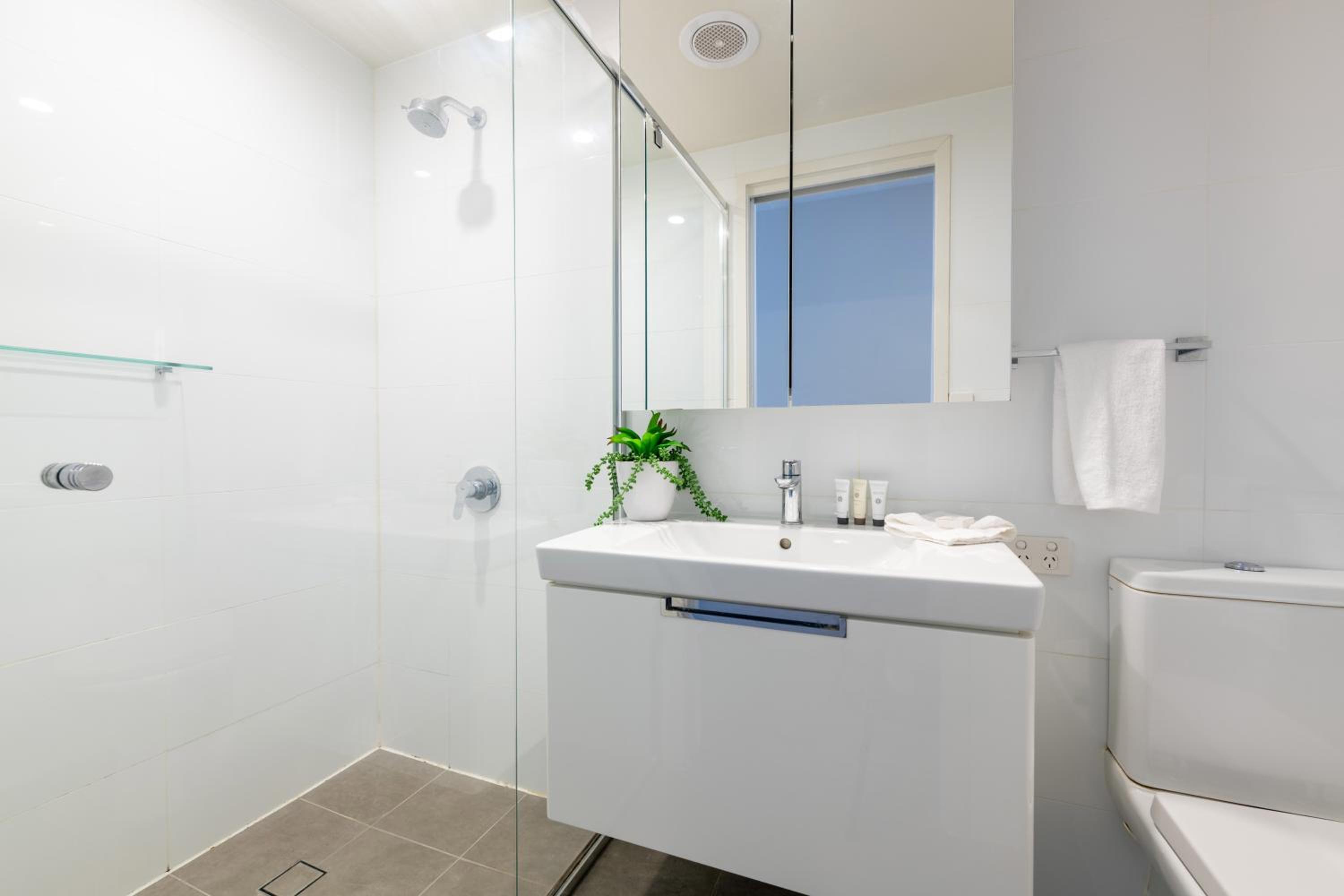Three Bedroom Dual Key Apartment thumbnail 5