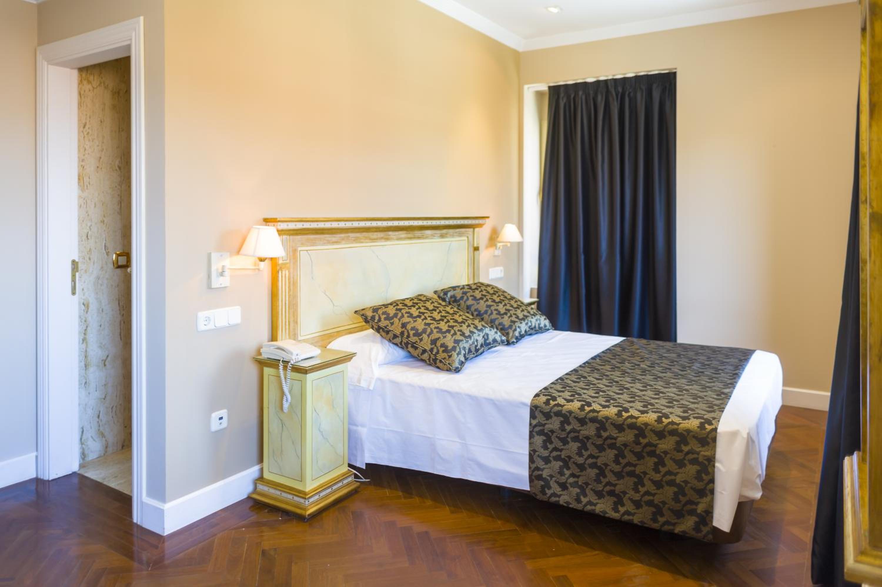 Double Room - Photo 4