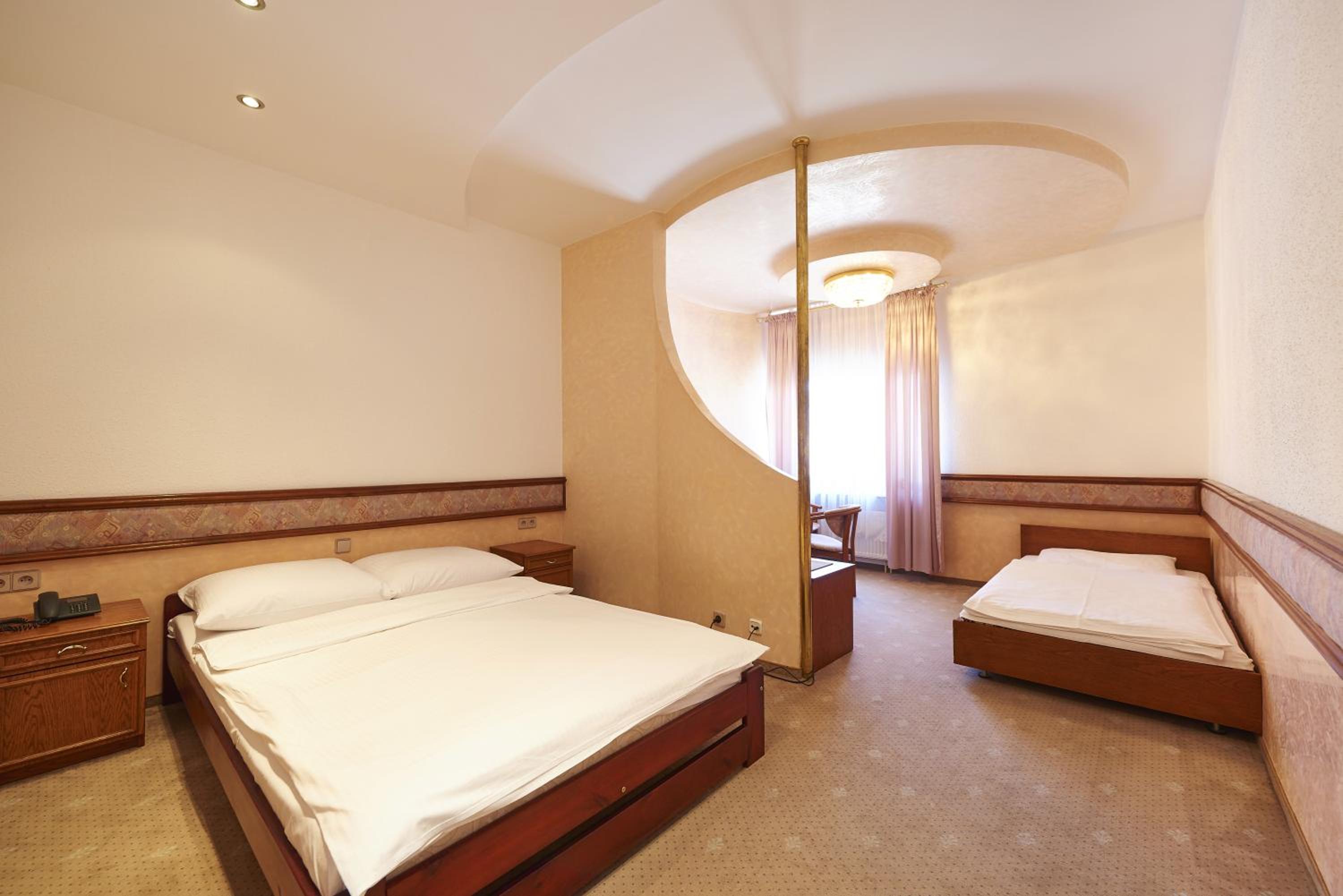 Twin Room - Photo 4
