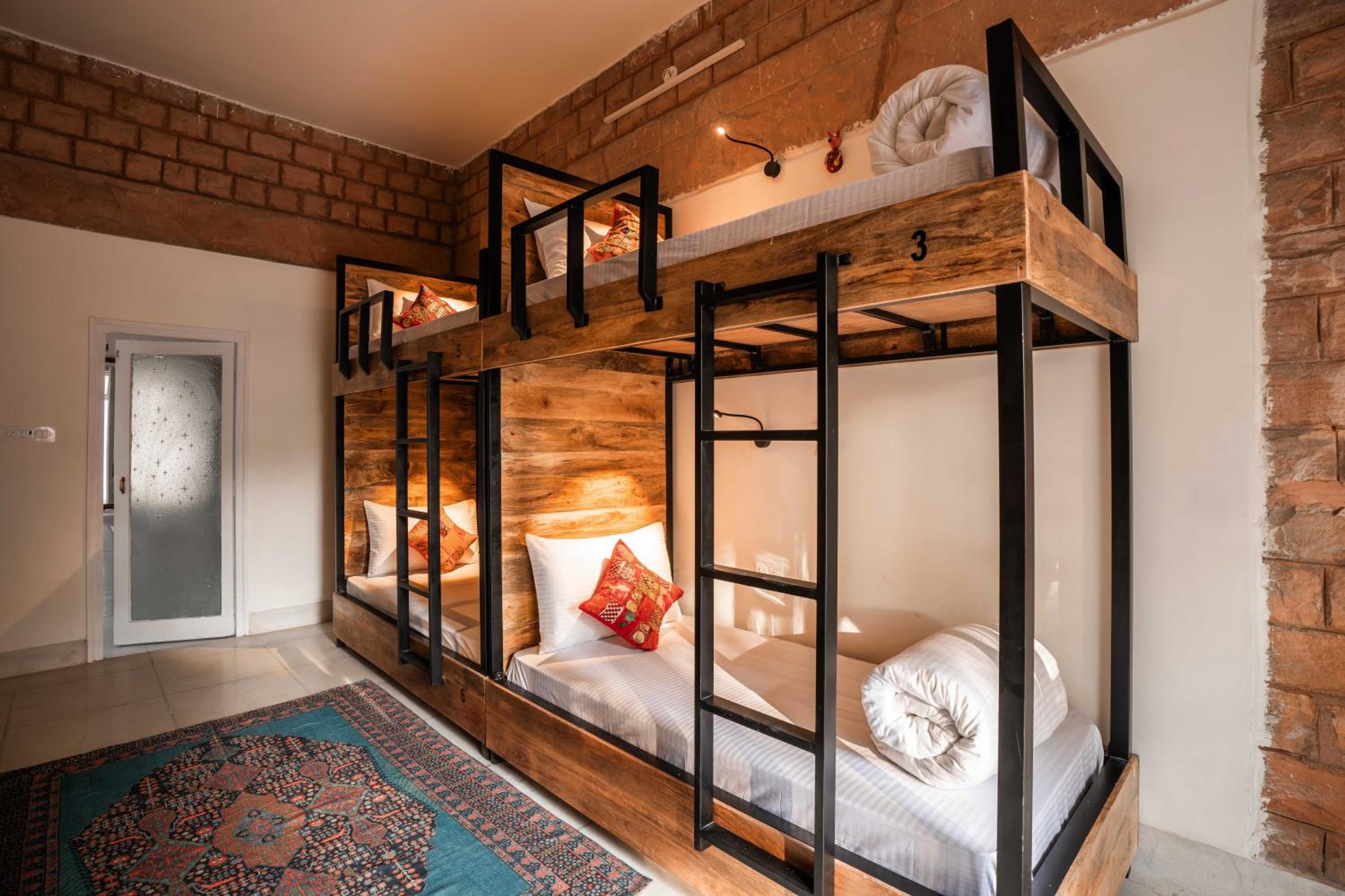 Bed in 6-Bed Mixed Dormitory Room photo 1
