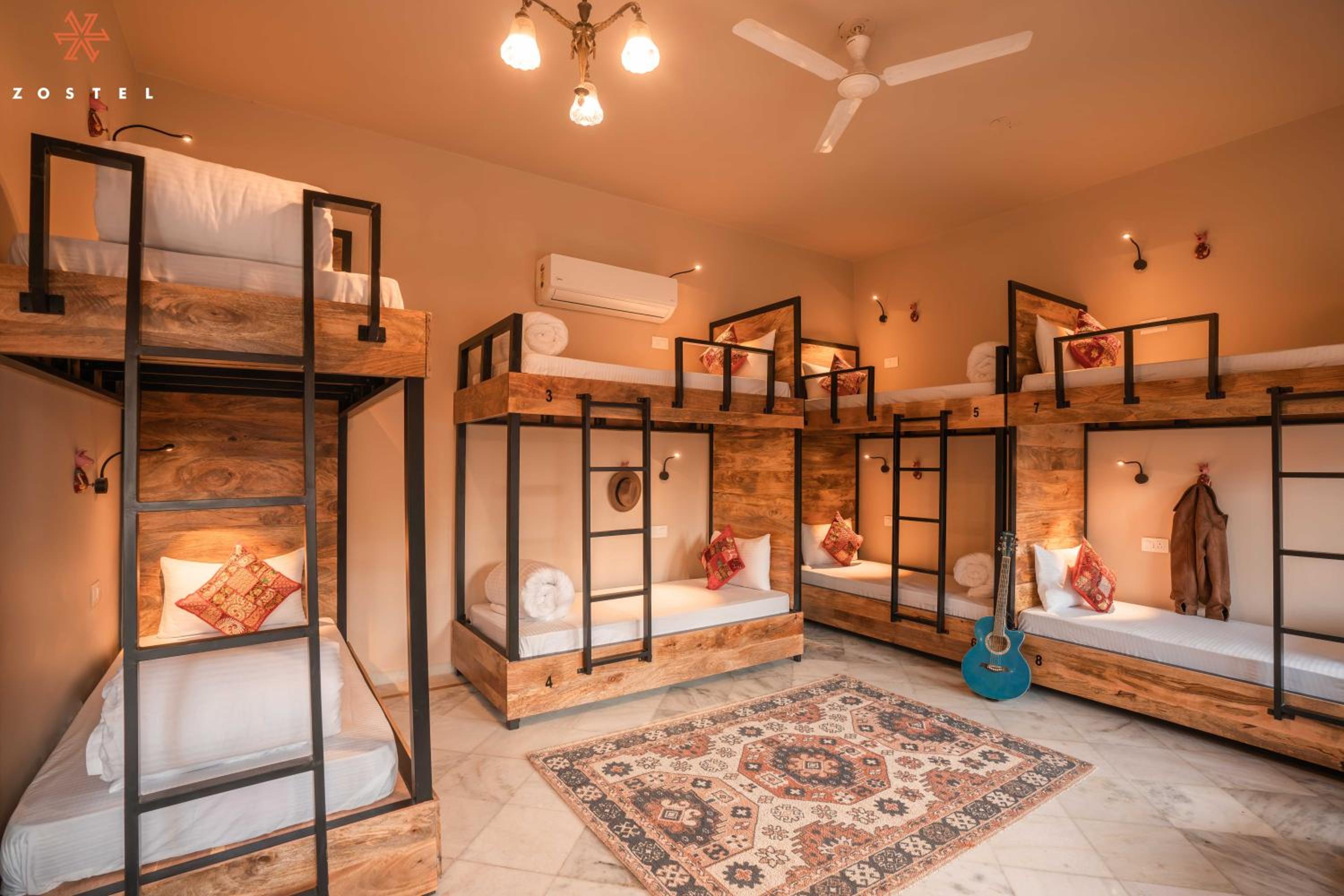 Bed in 8-Bed Mixed Dormitory Room photo 1