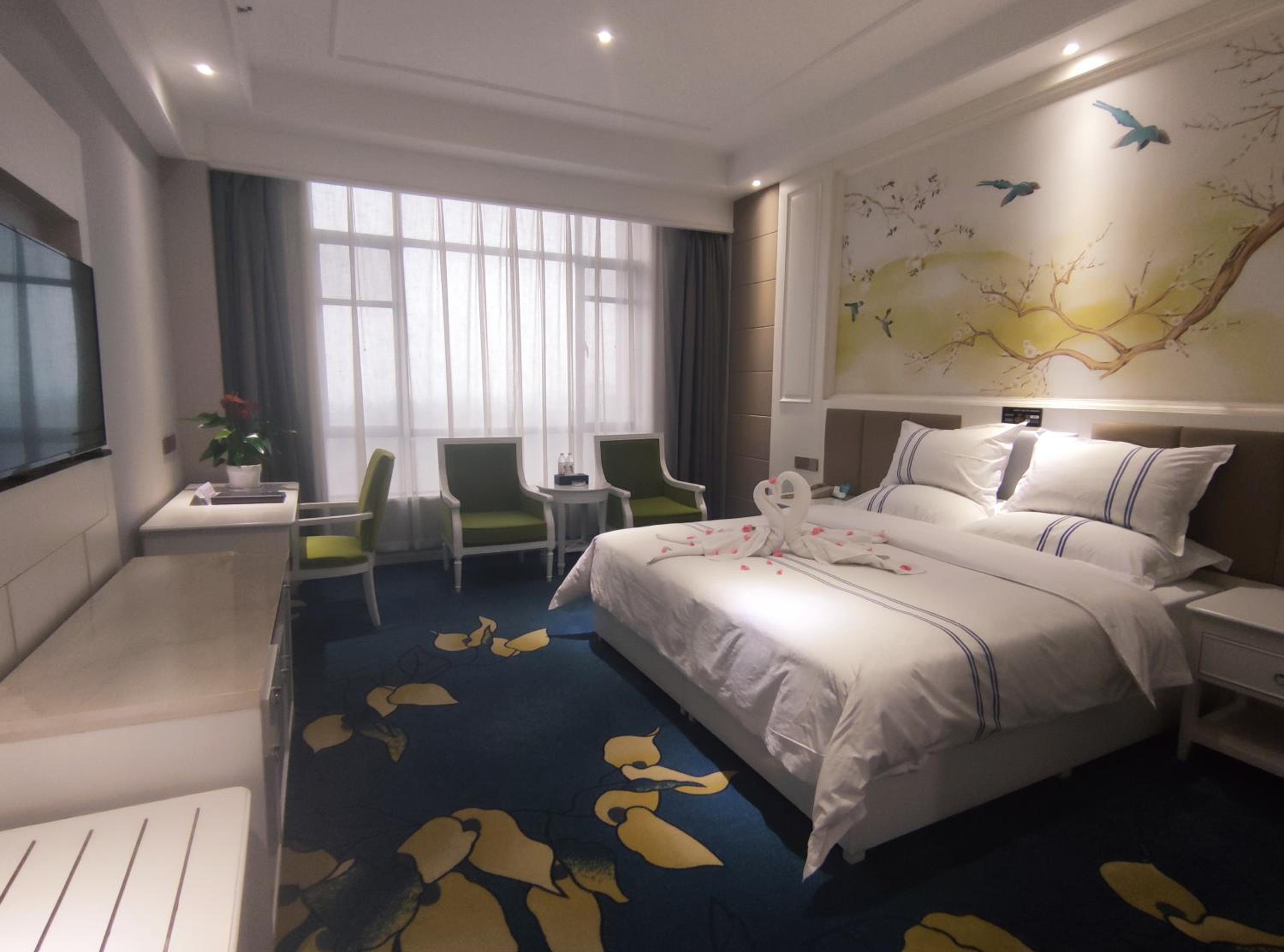 Lake View King Room photo 3