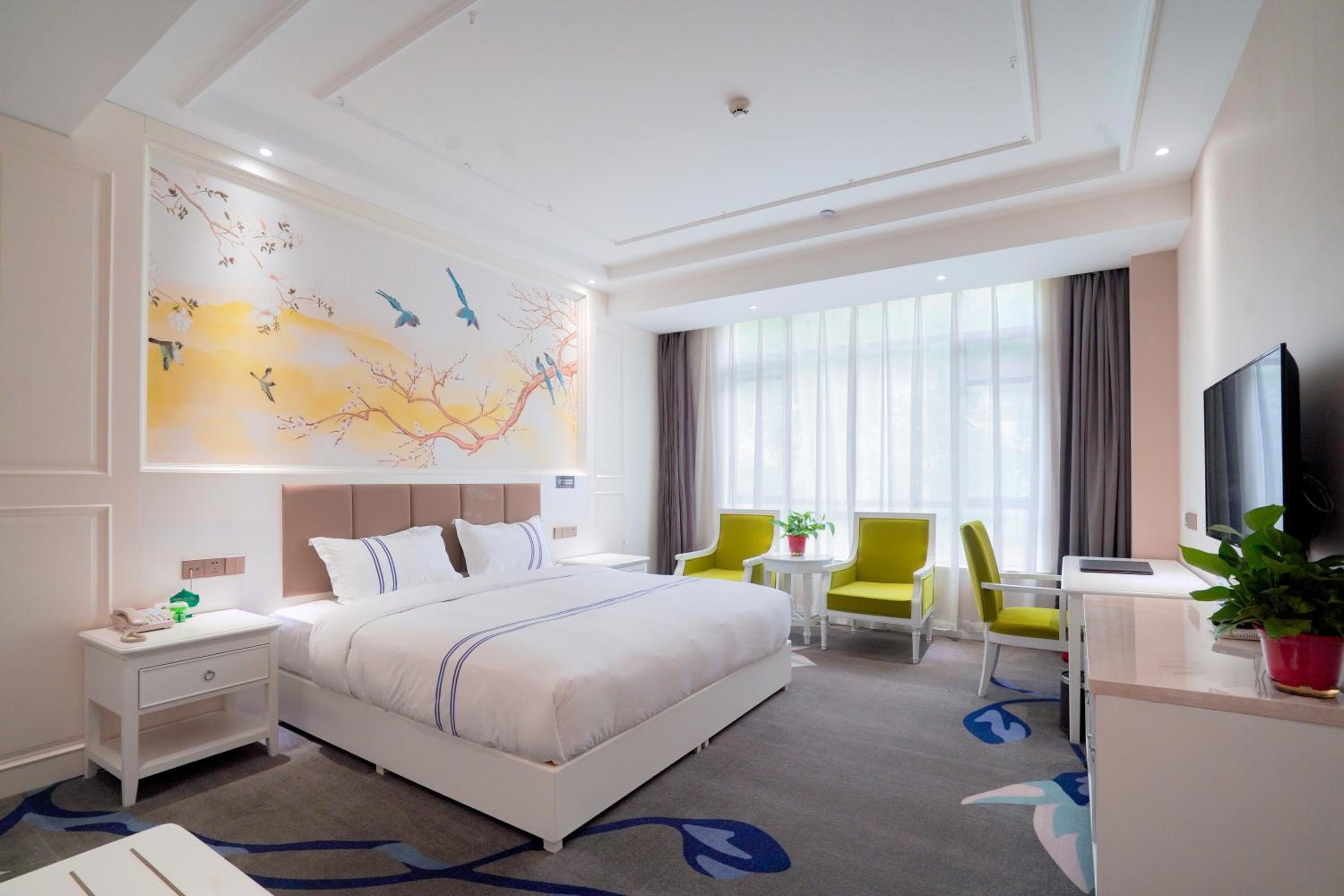 Lake View King Room photo 1