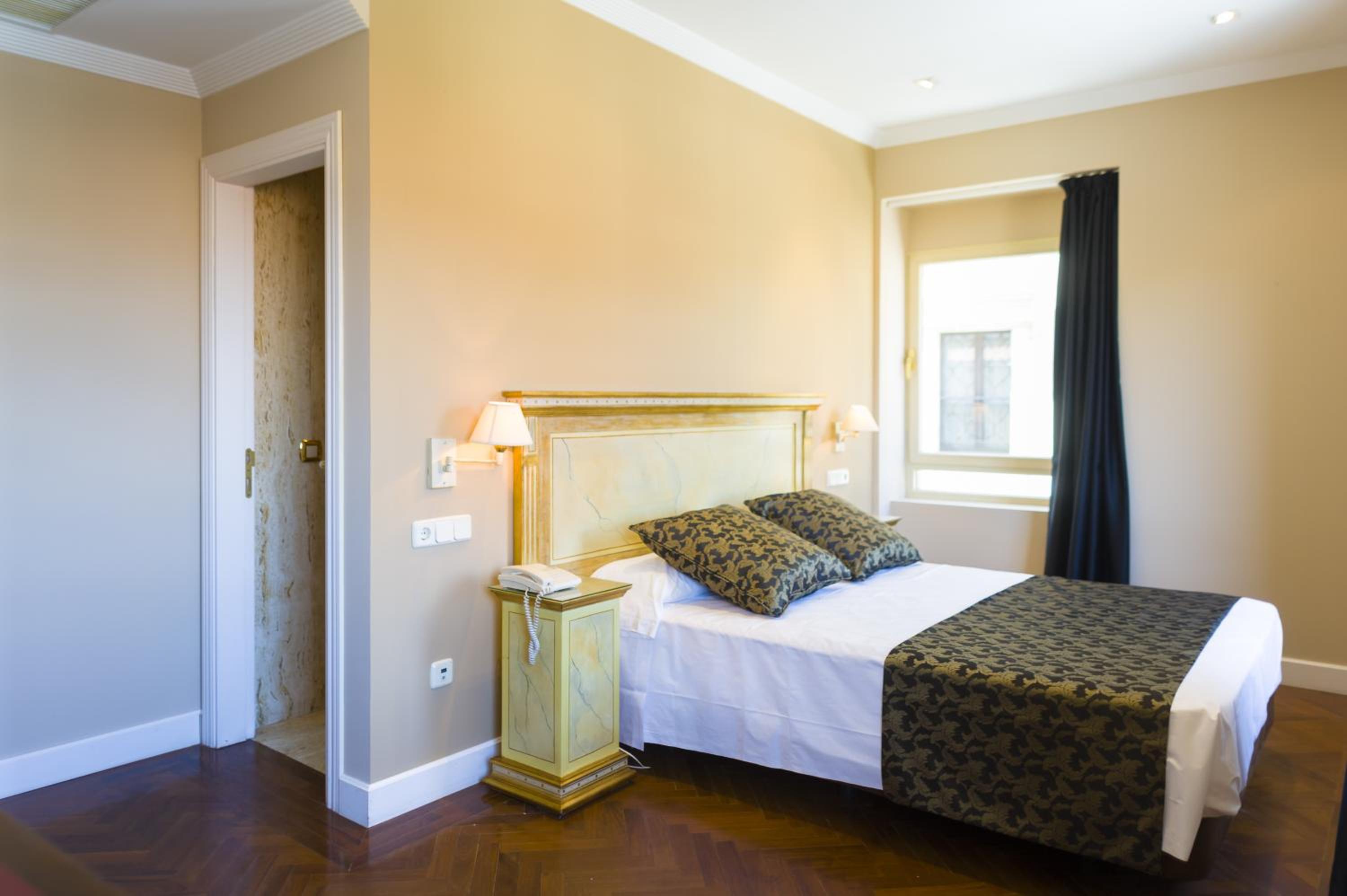 Double Room - Photo 9