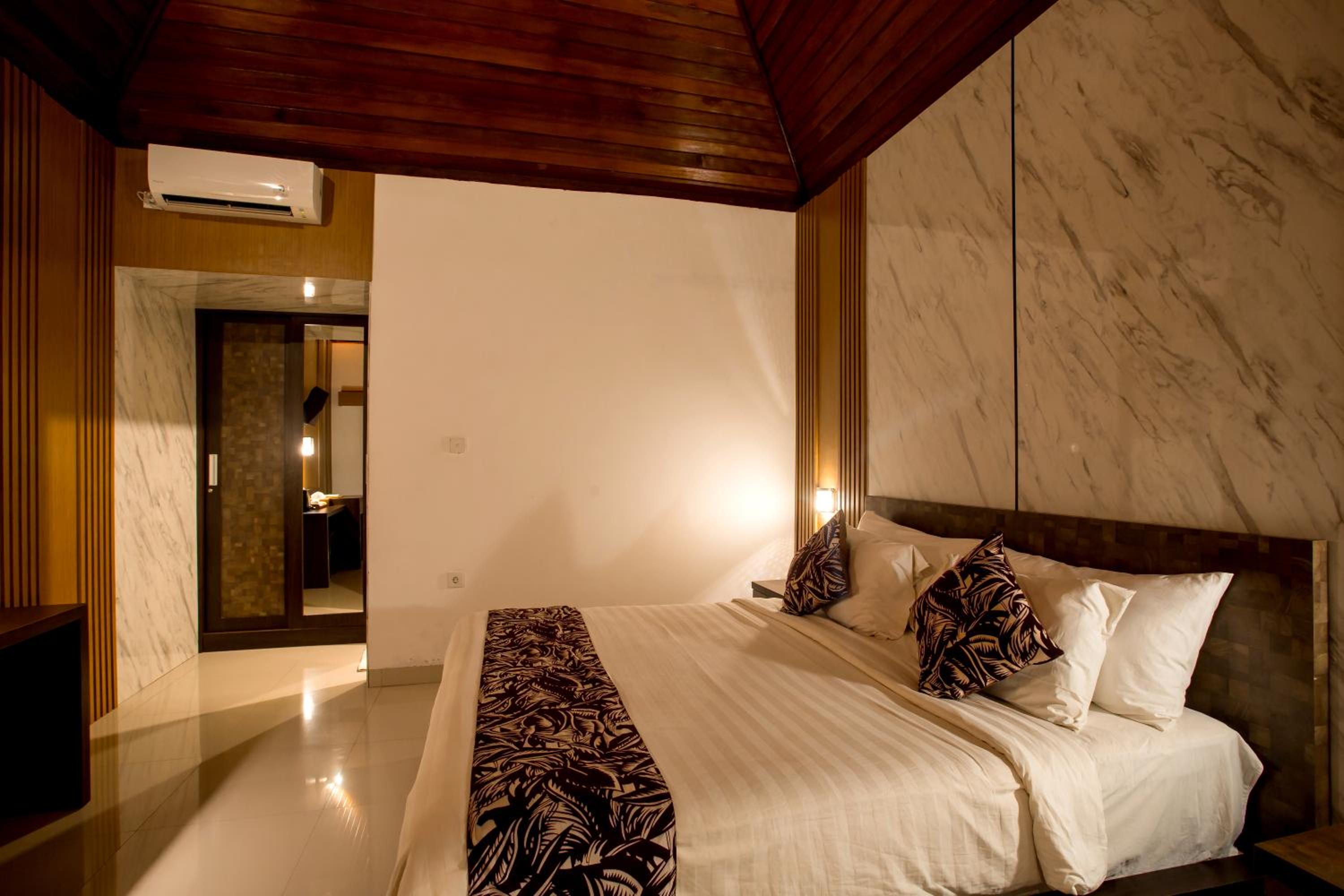Deluxe King Room - Photo 6