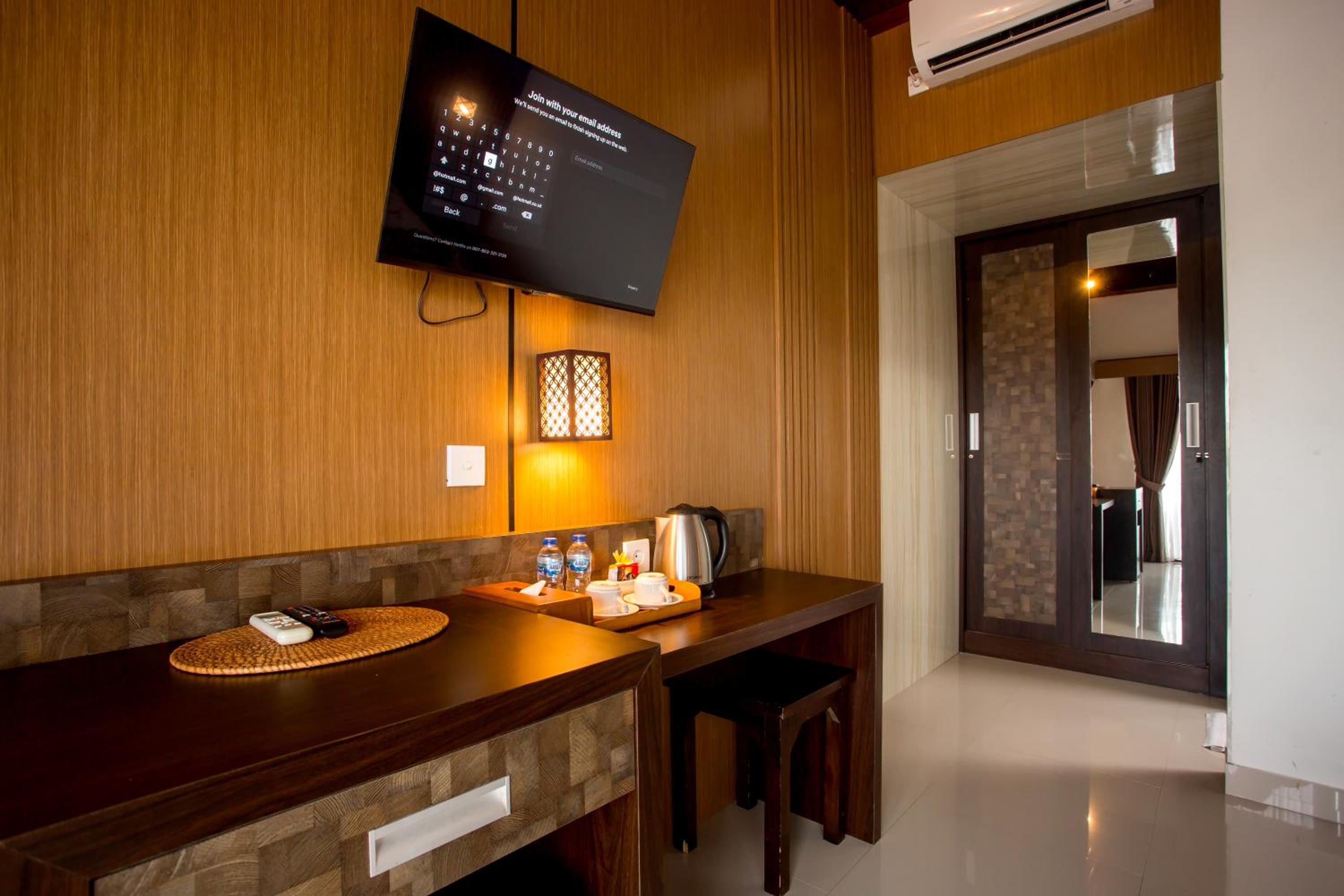 Deluxe King Room - Photo 7