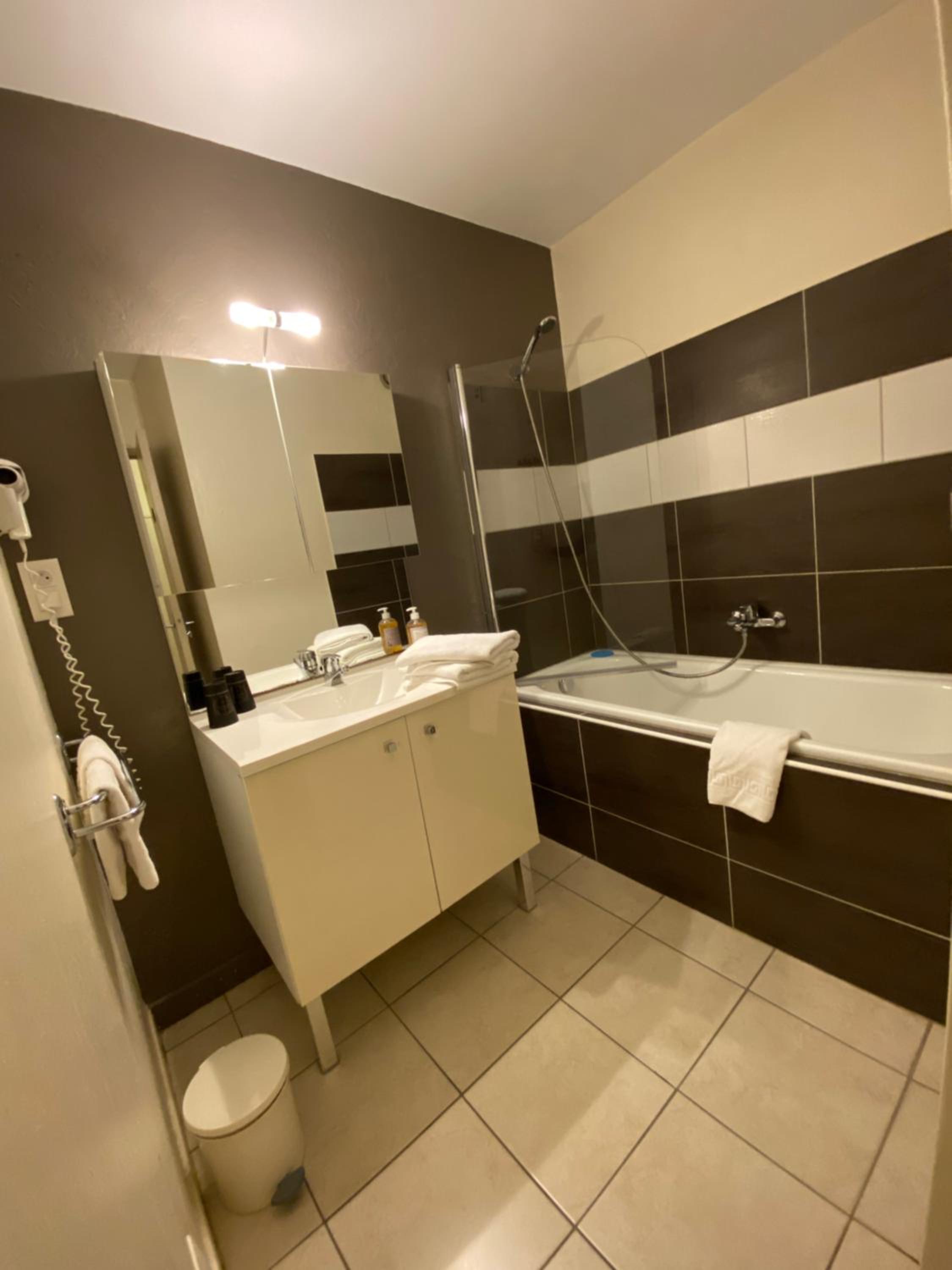 King Room with Balcony photo 2