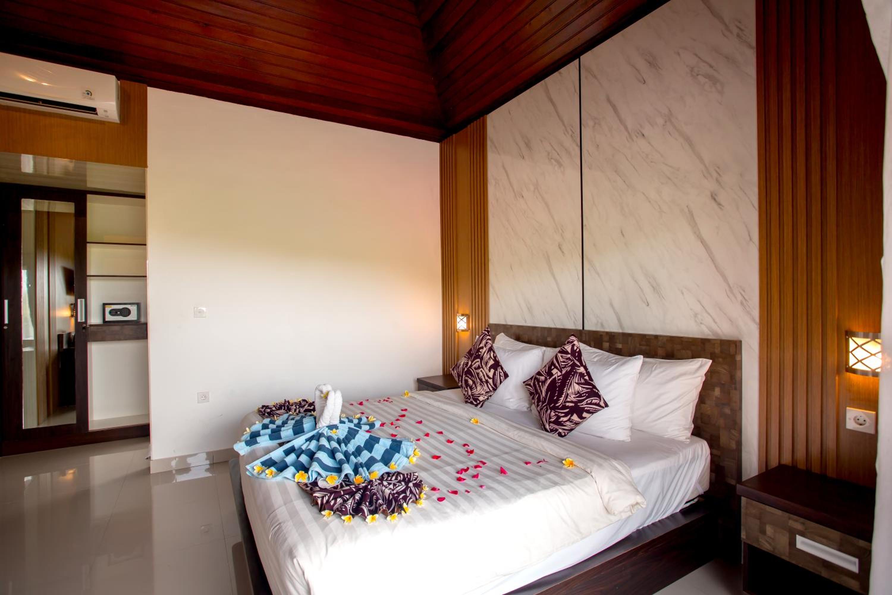 Deluxe King Room - Photo 2