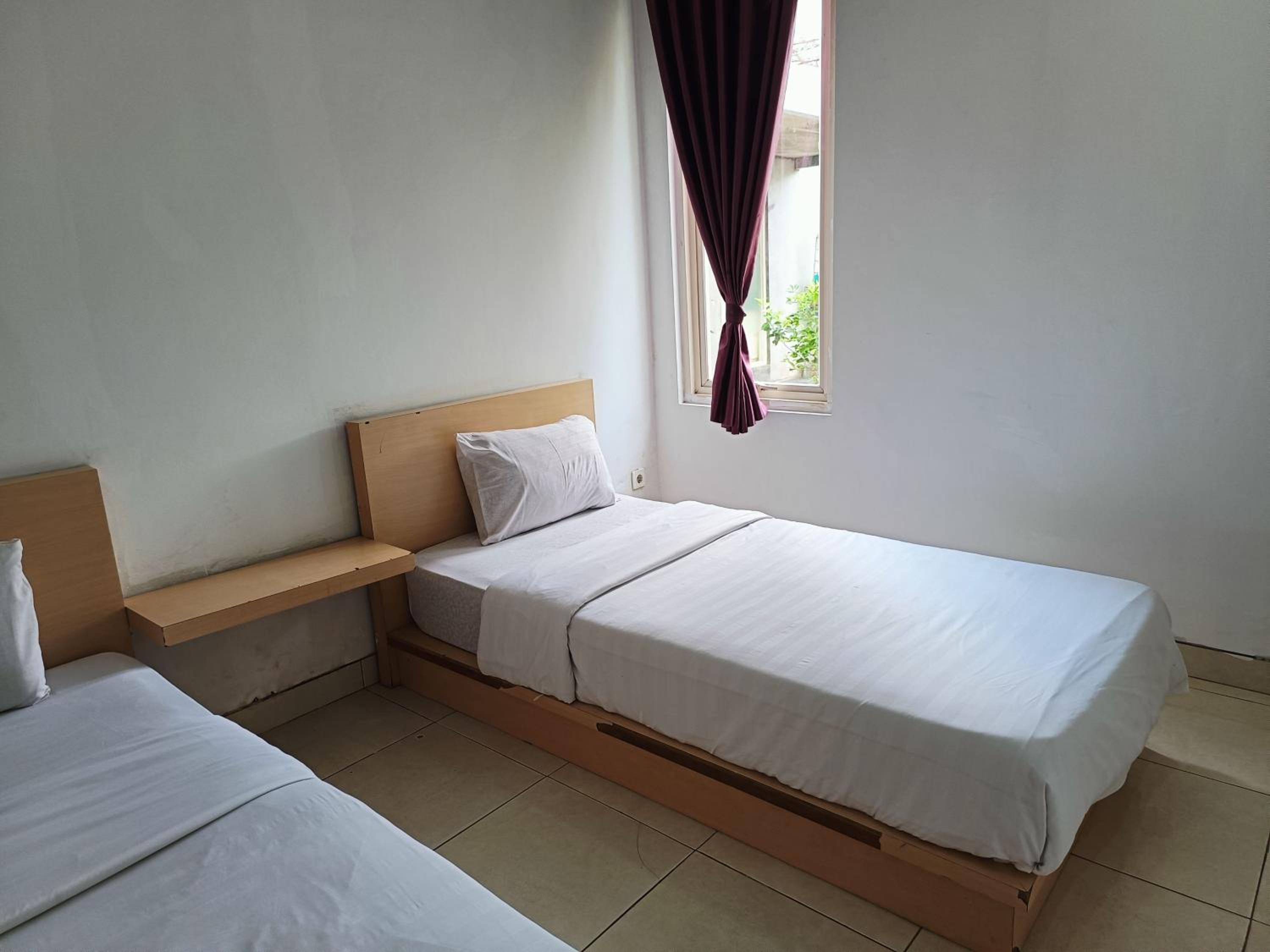 Twin Room - Photo 2