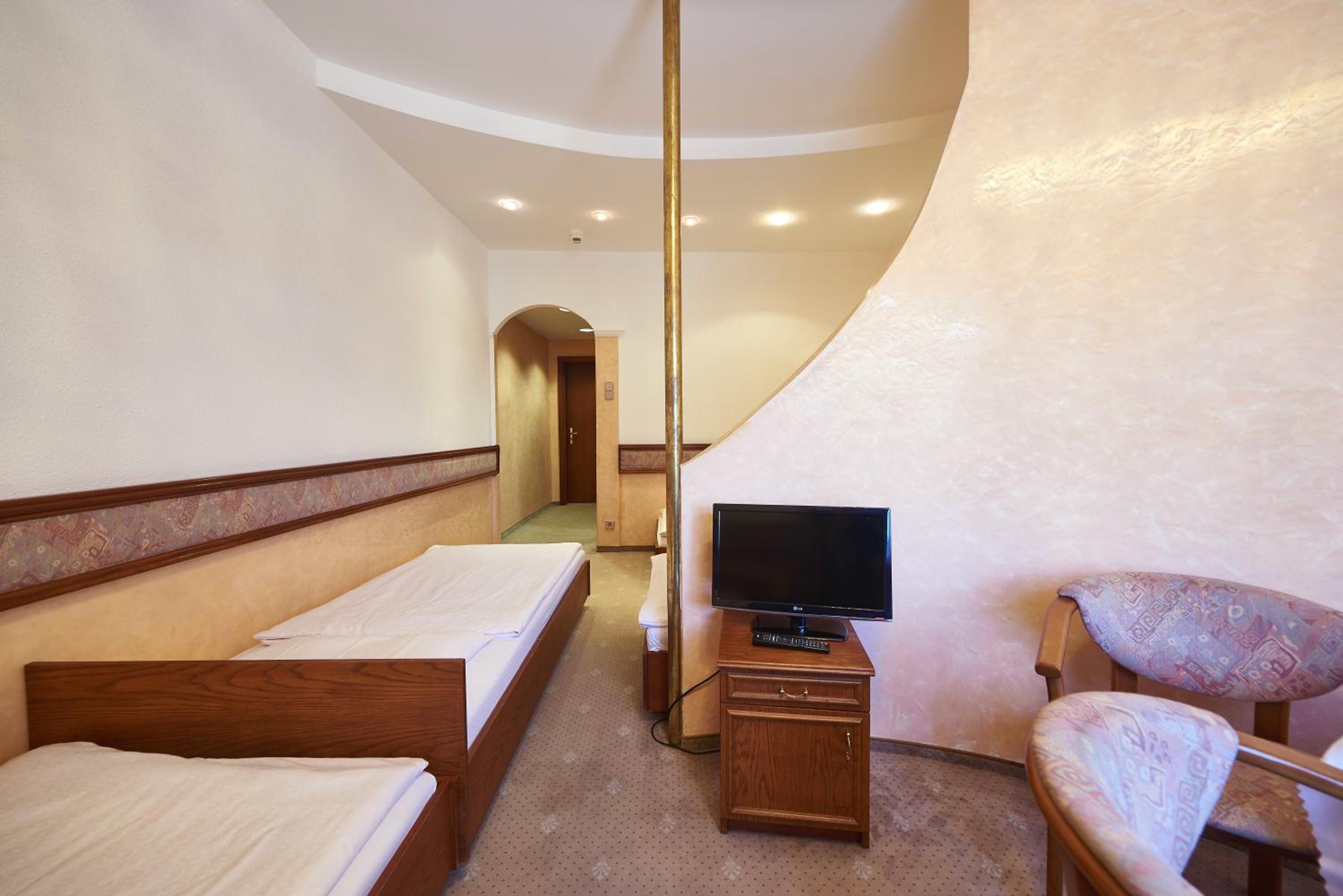 Quadruple Room - Photo 4