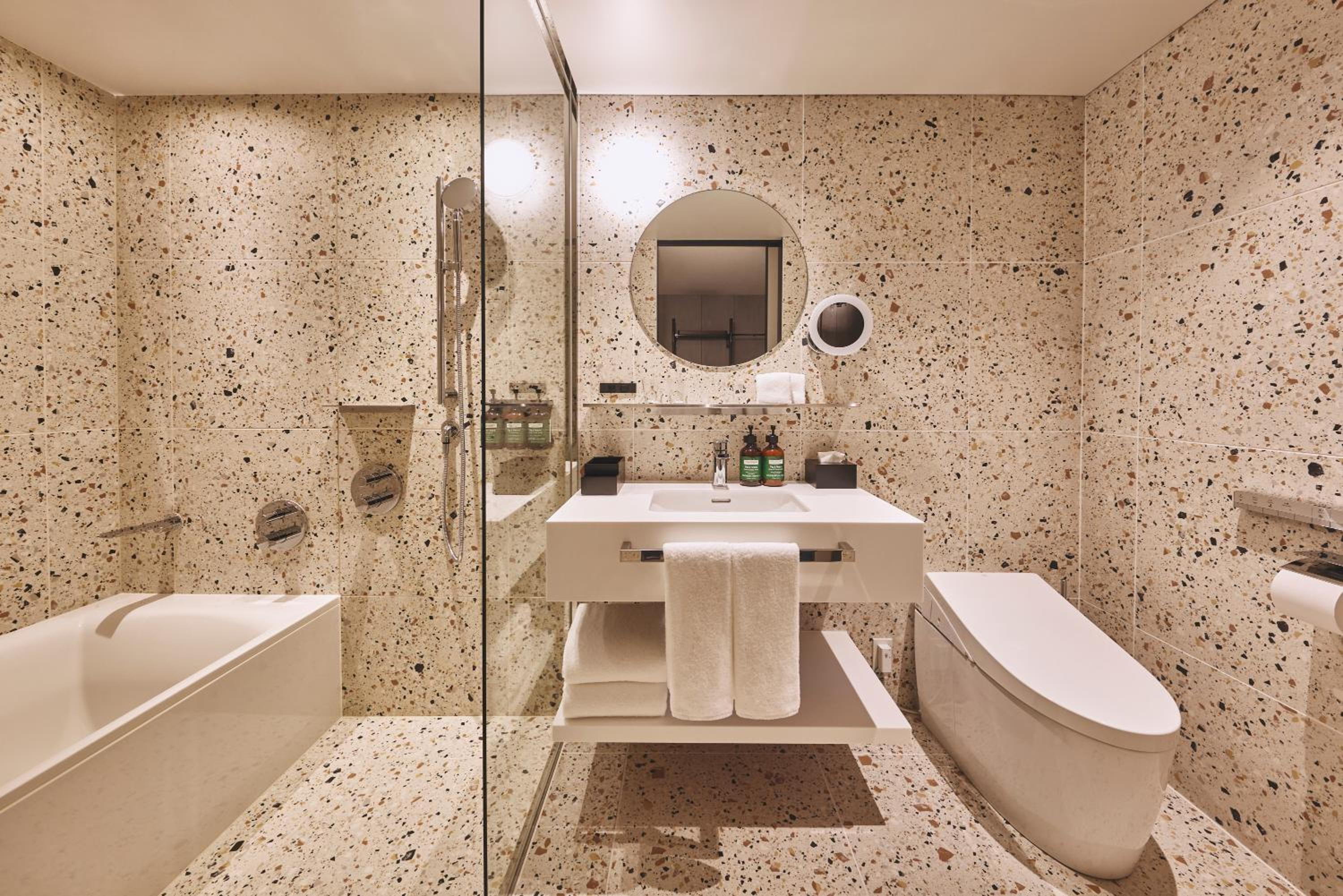 Premium King Room photo 1
