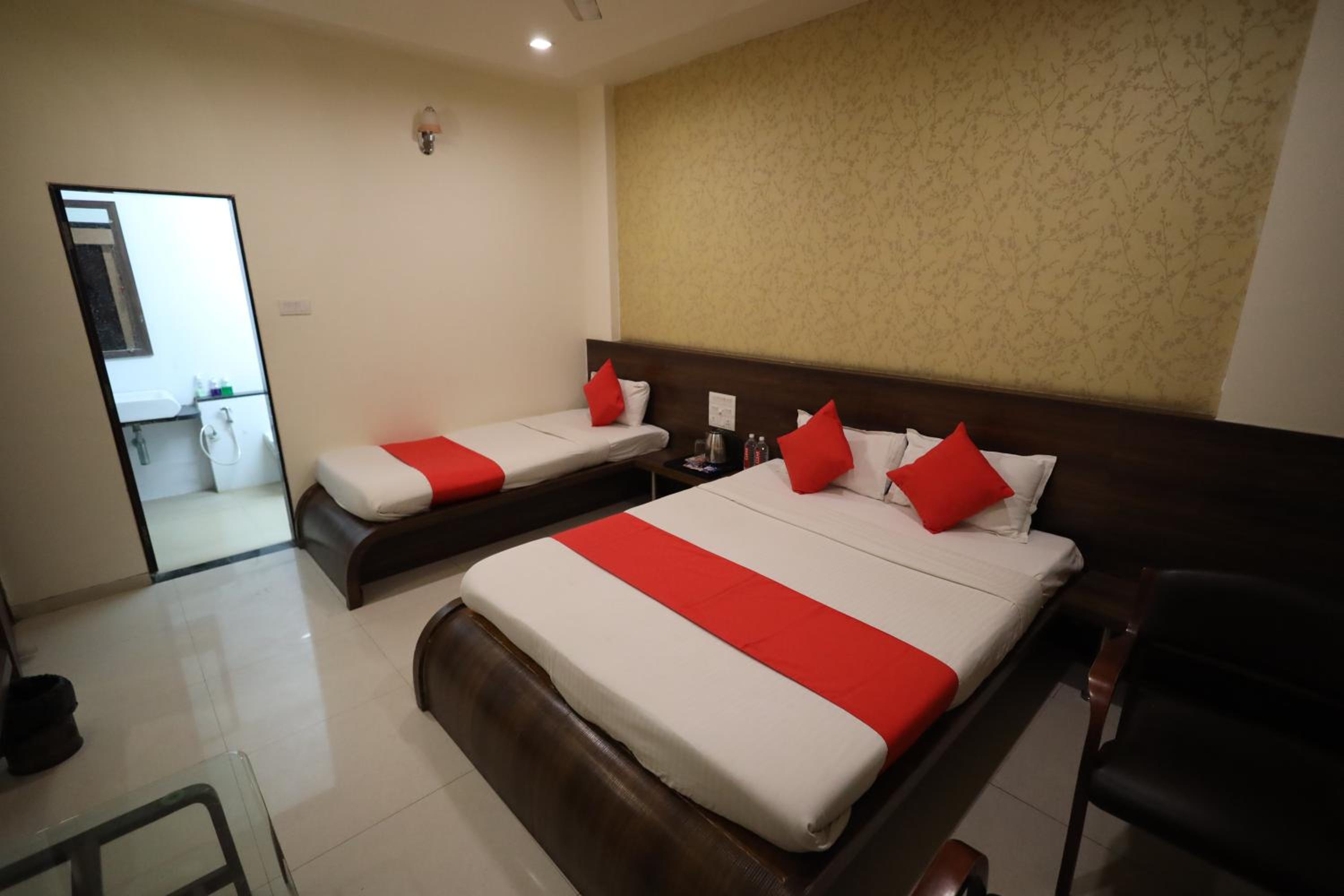 Superior Triple Room photo 3