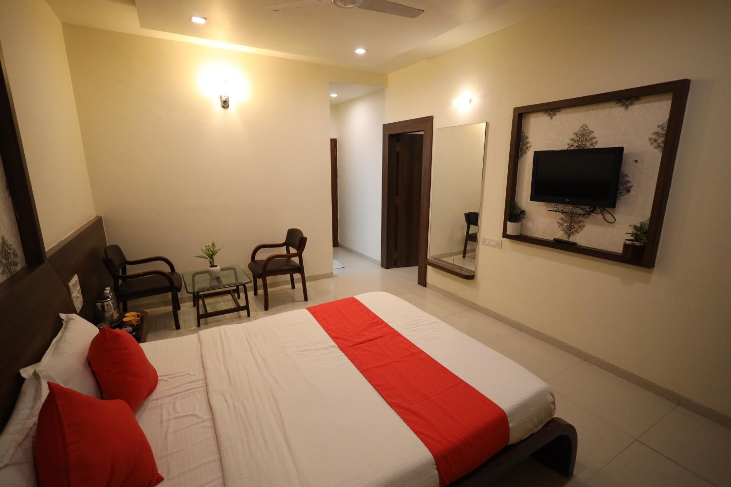 Deluxe Room - Photo 19