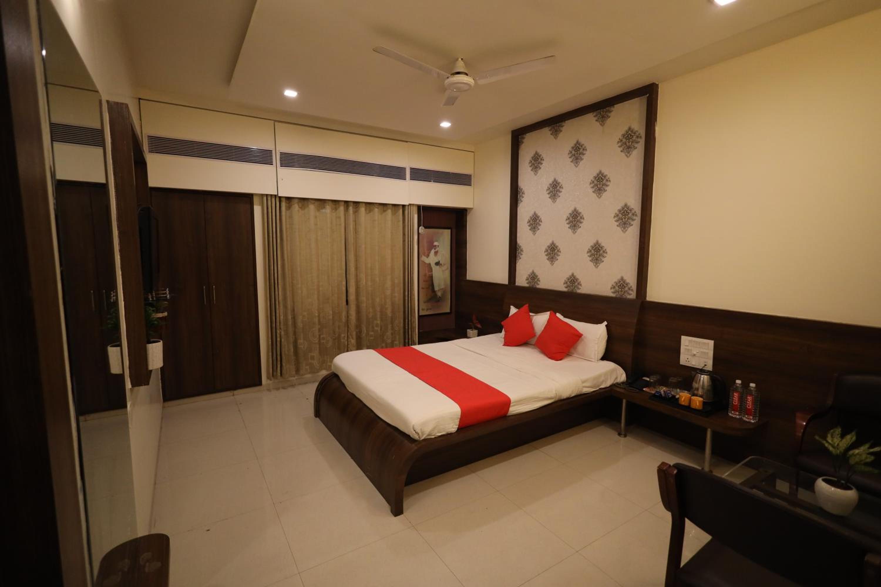 Deluxe Room - Photo 18