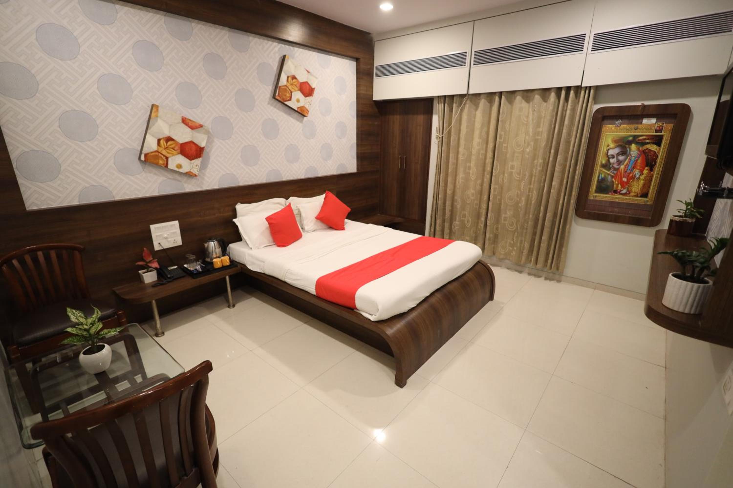 Deluxe Room - Photo 17