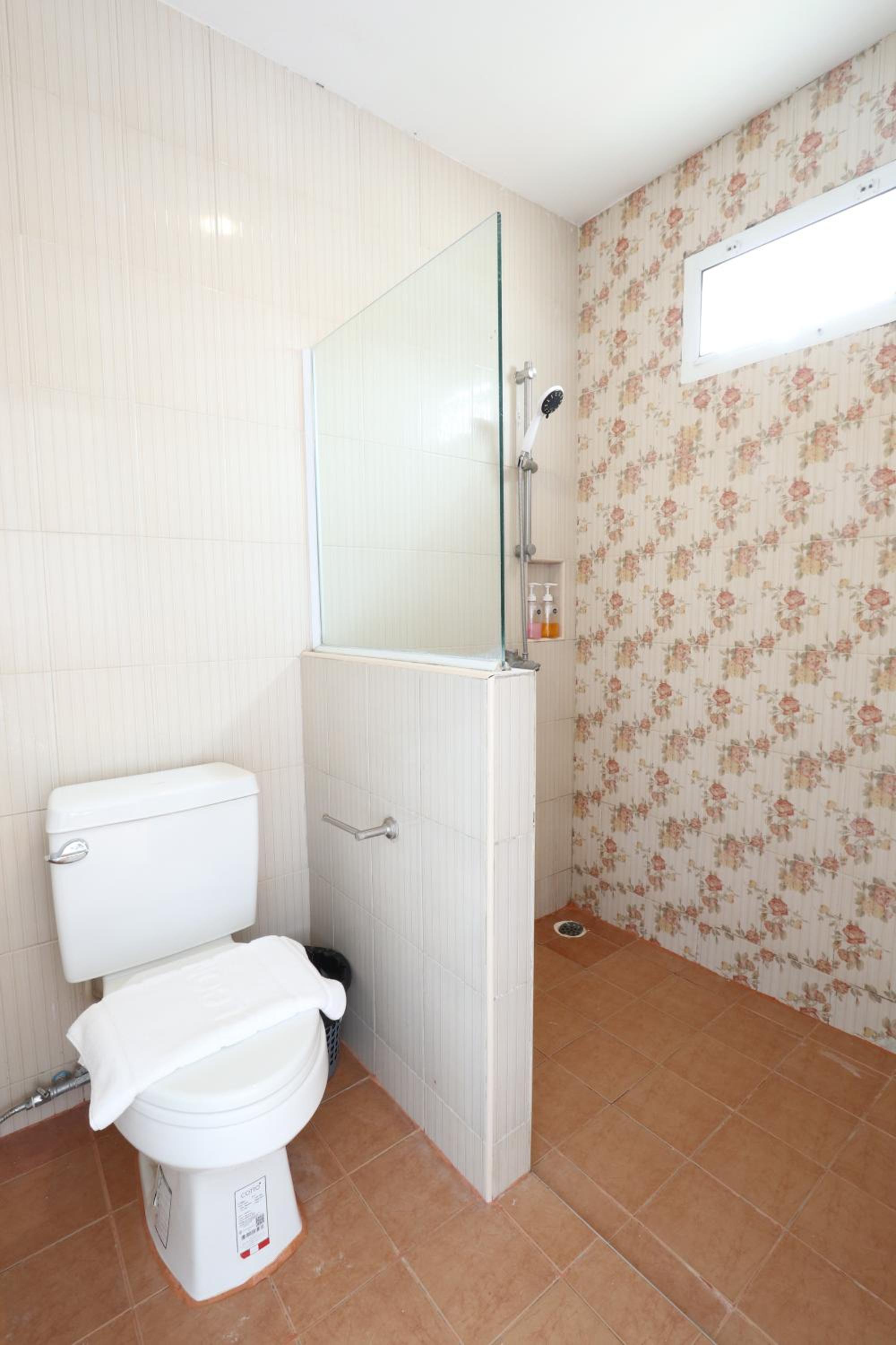 Twin Room with Balcony - Photo 4