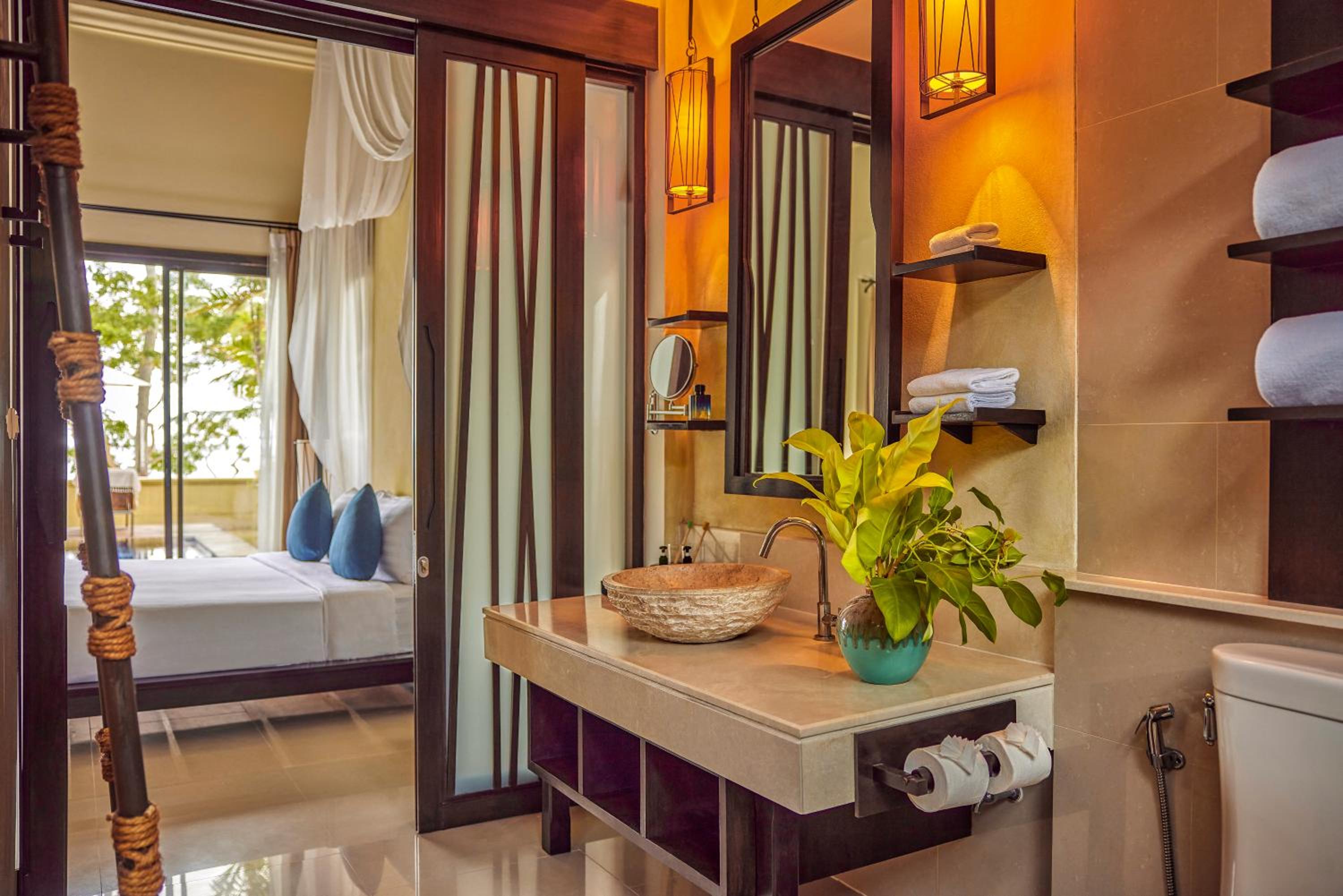 Beachfront villa with private pool - Photo 5