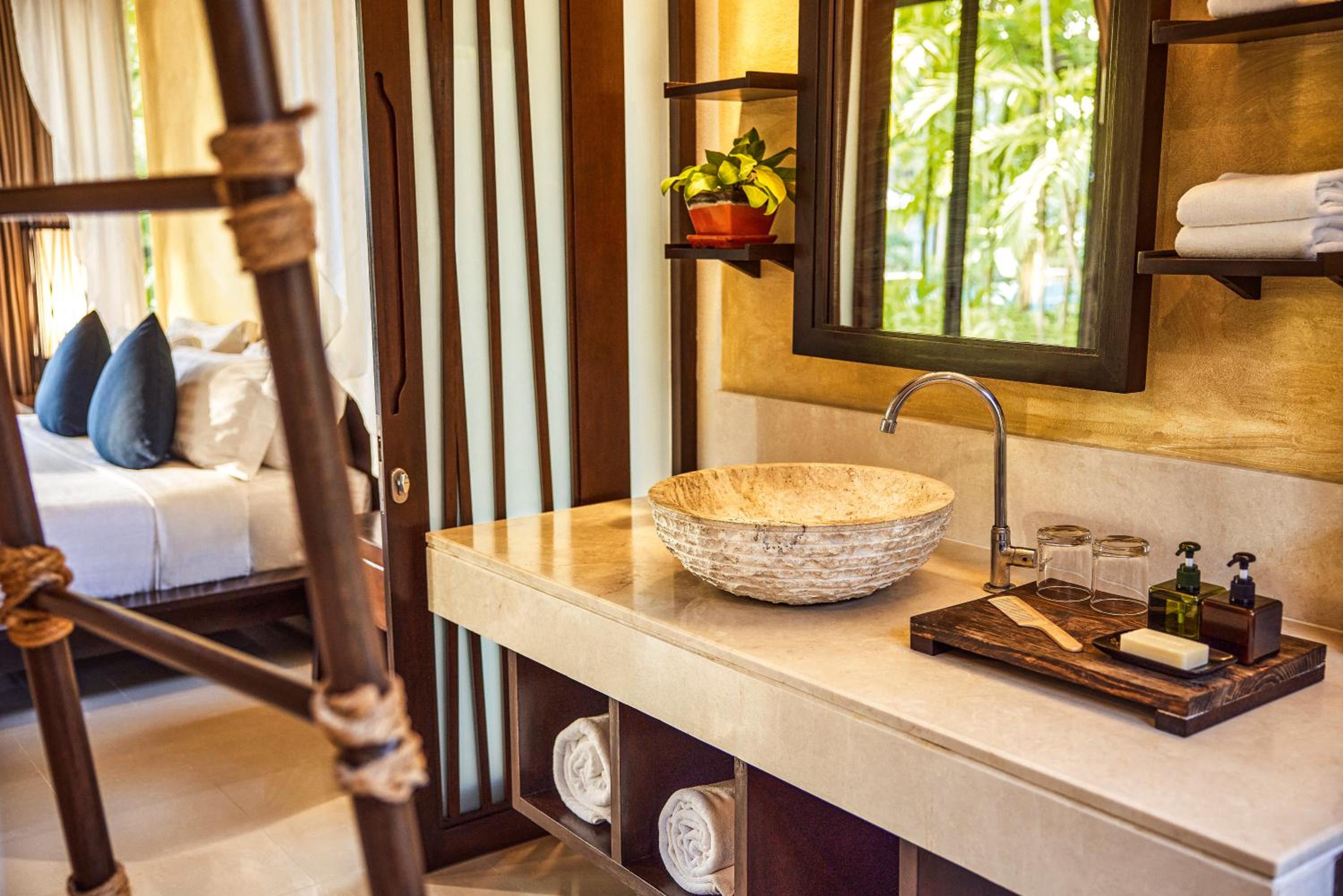 Pool Access Villa - Photo 4