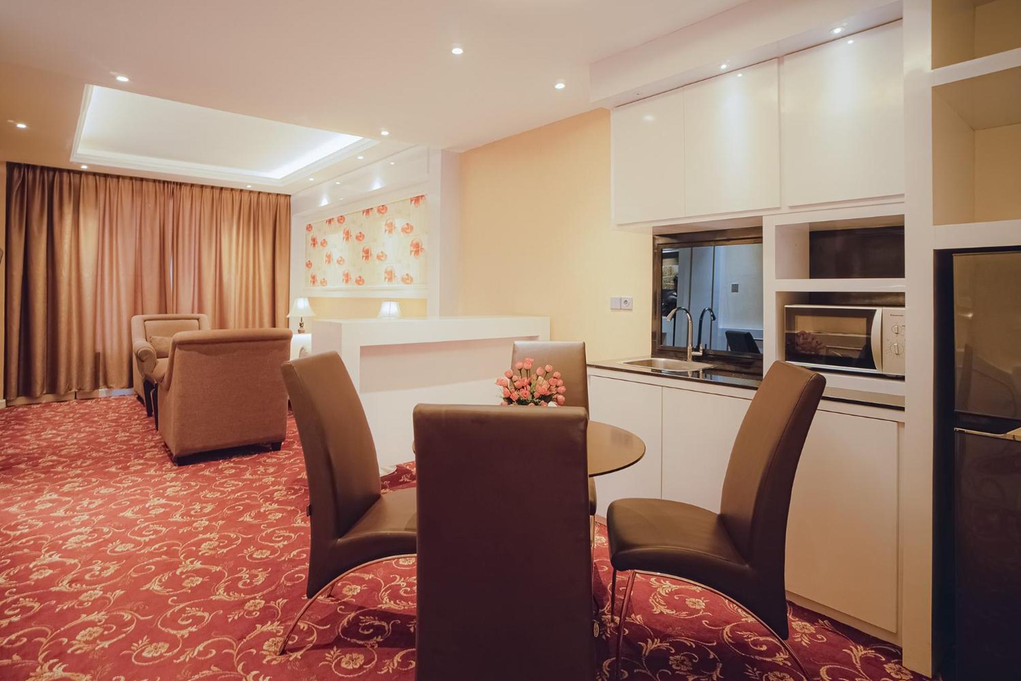 King Suite - Photo 6