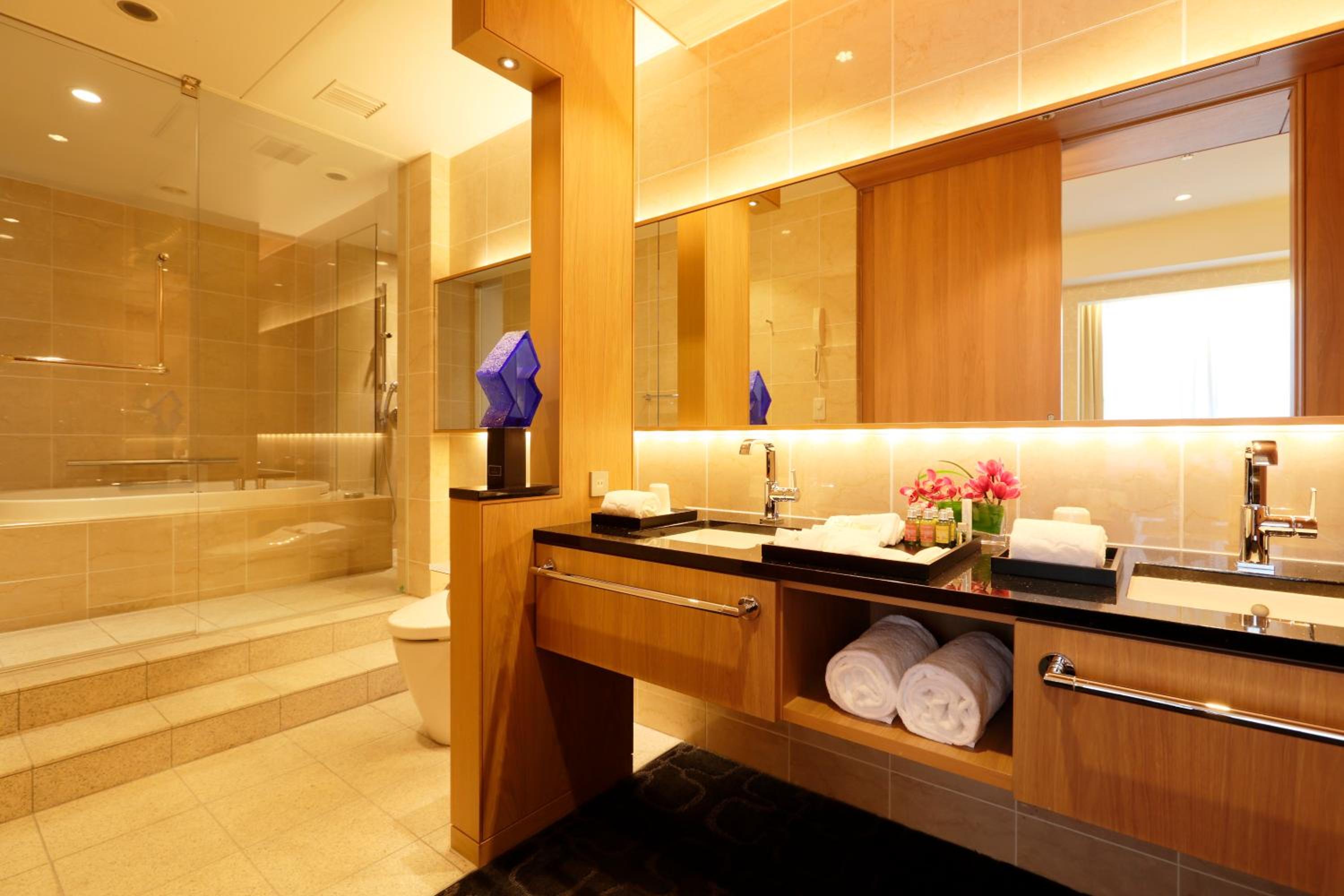 Luxury Floor King Room - Non-Smoking - Photo 11