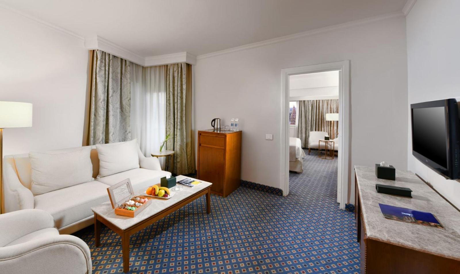 Executive Suite with Baron Palace View