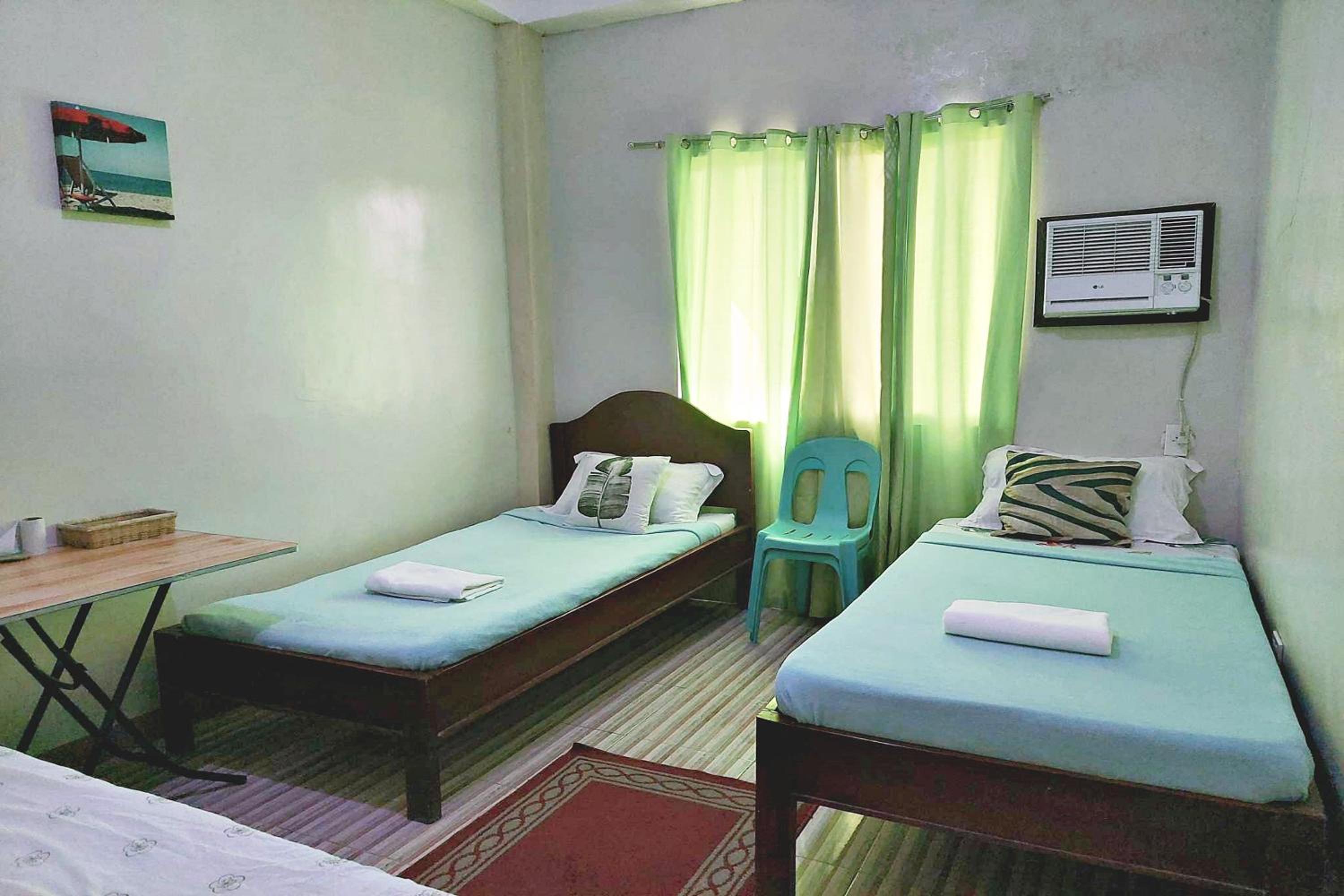 Economy Quadruple Room with Shared Bathroom