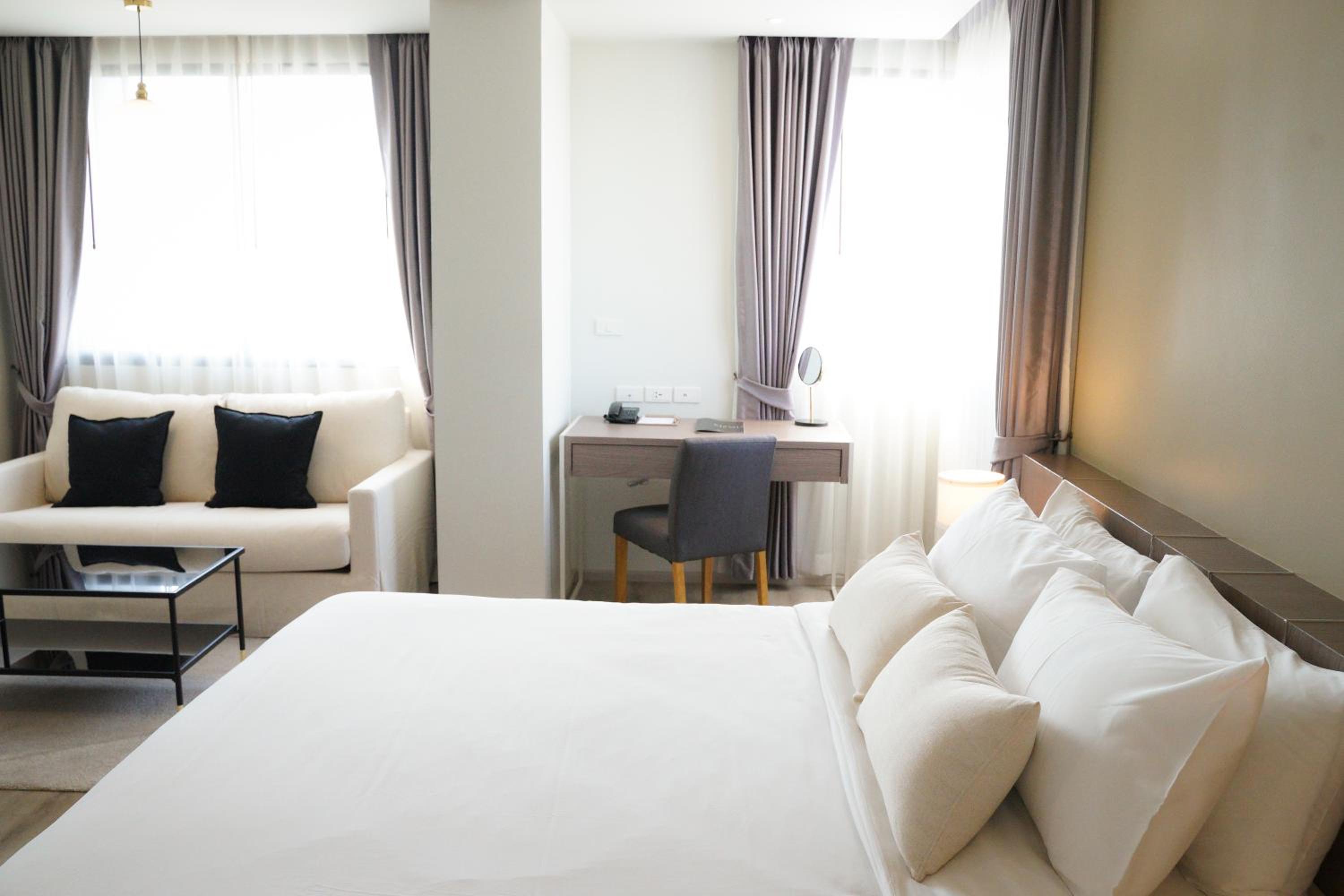 Corner Suites - Photo 8