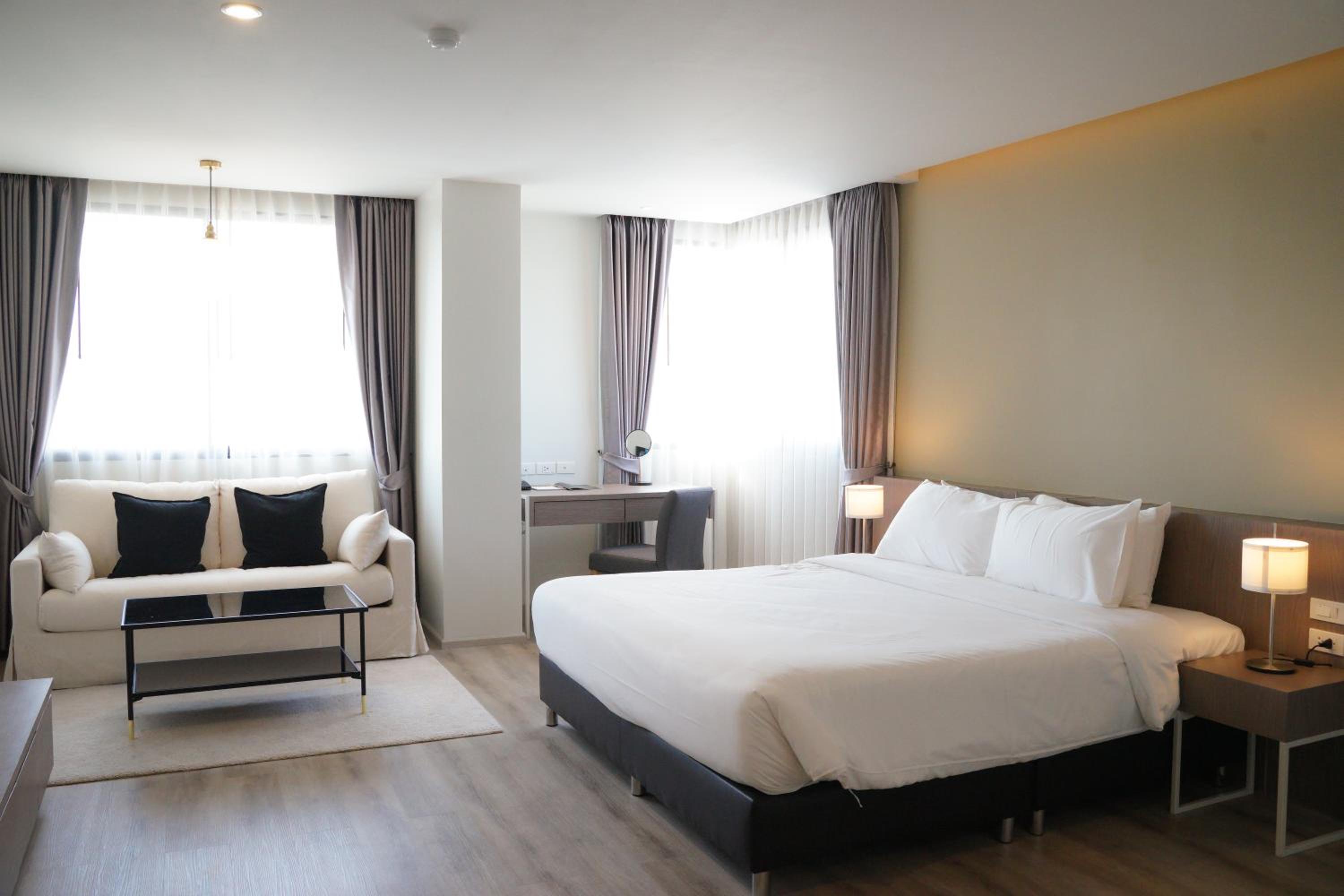 Corner Suites - Photo 9