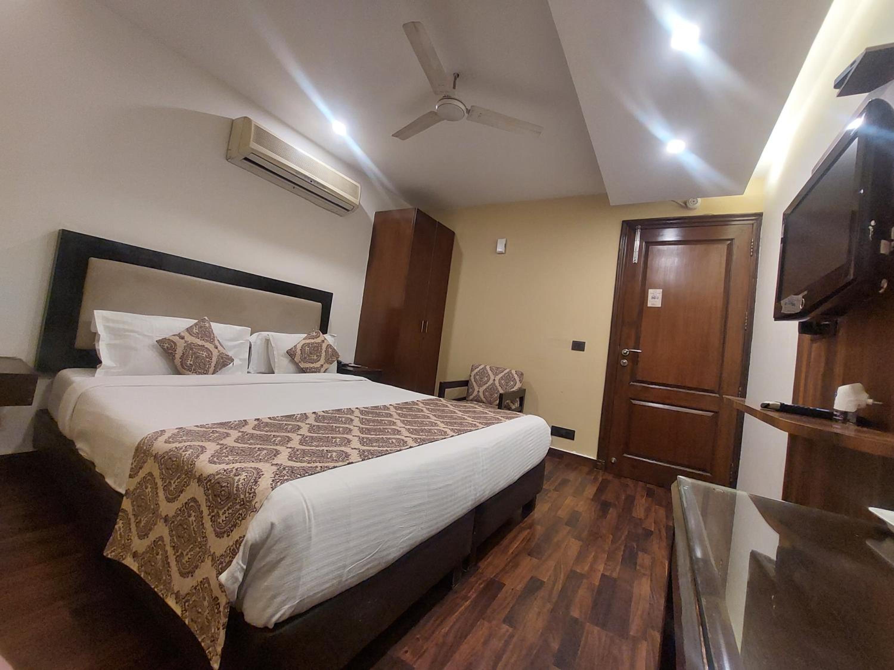 Deluxe Room - Photo 5