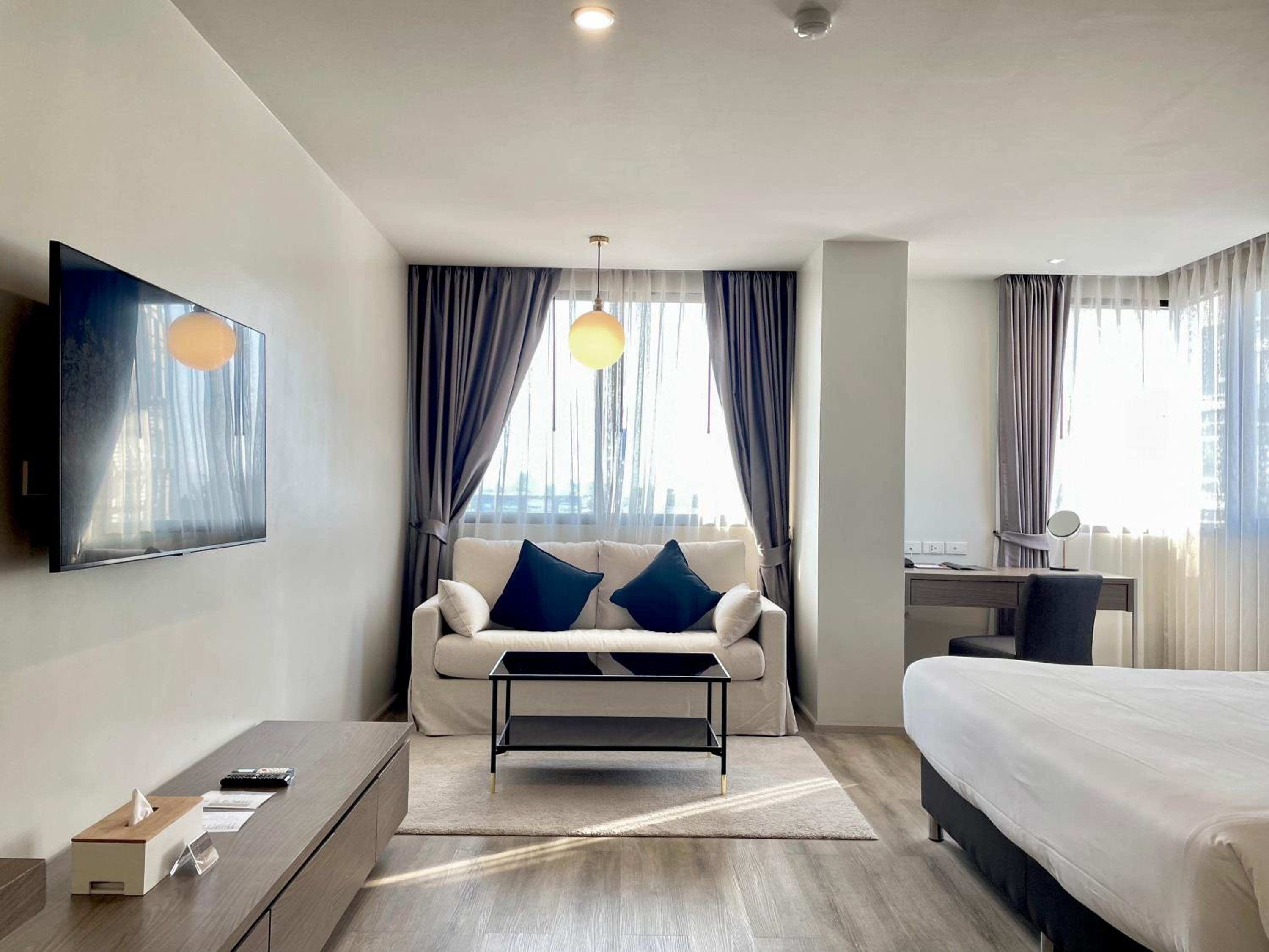 Corner Suites - Photo 1