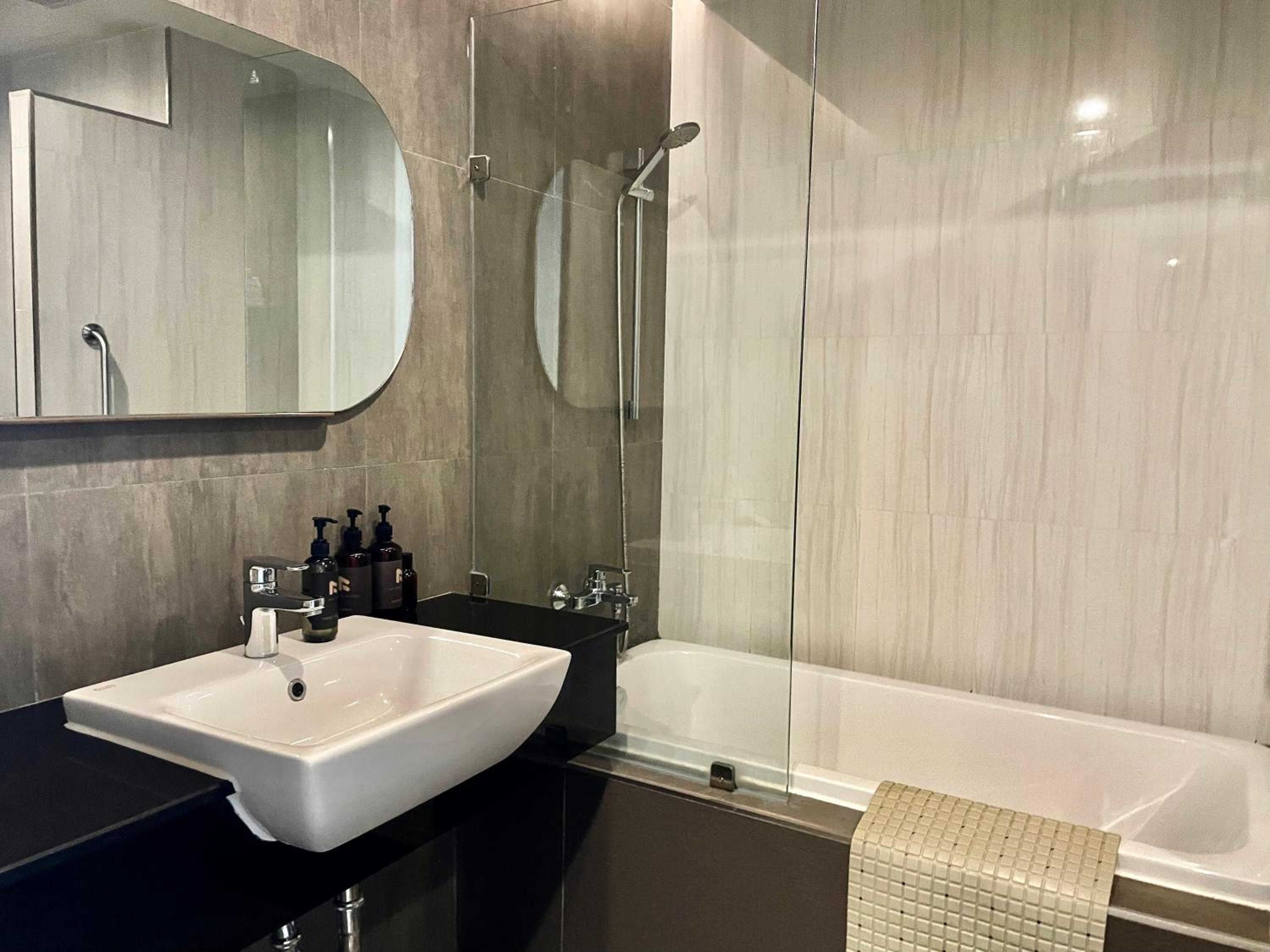 Corner Suites - Photo 14