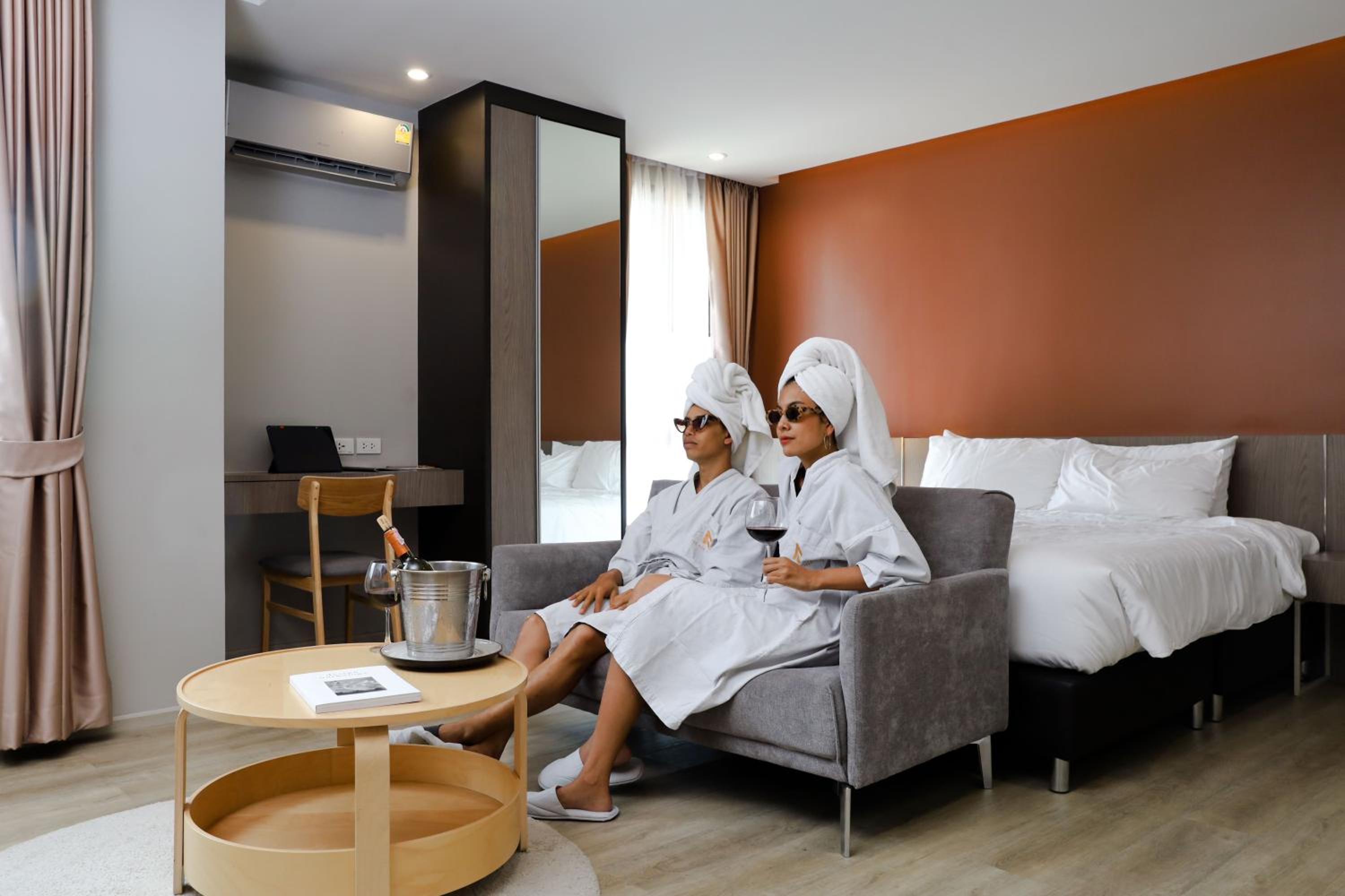 Suite with Mountain View - Photo 10