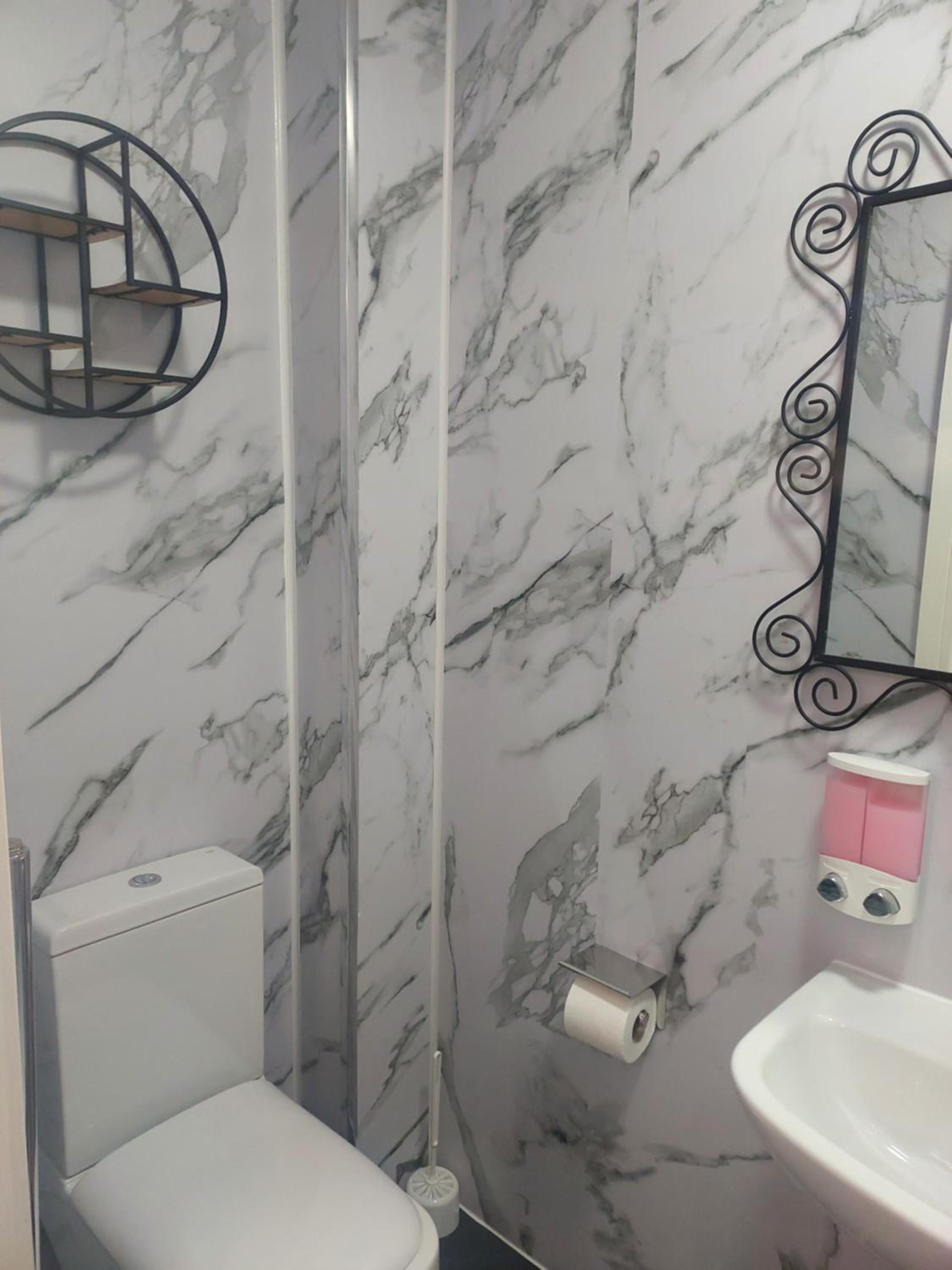 Single Room with Private Bathroom photo 3