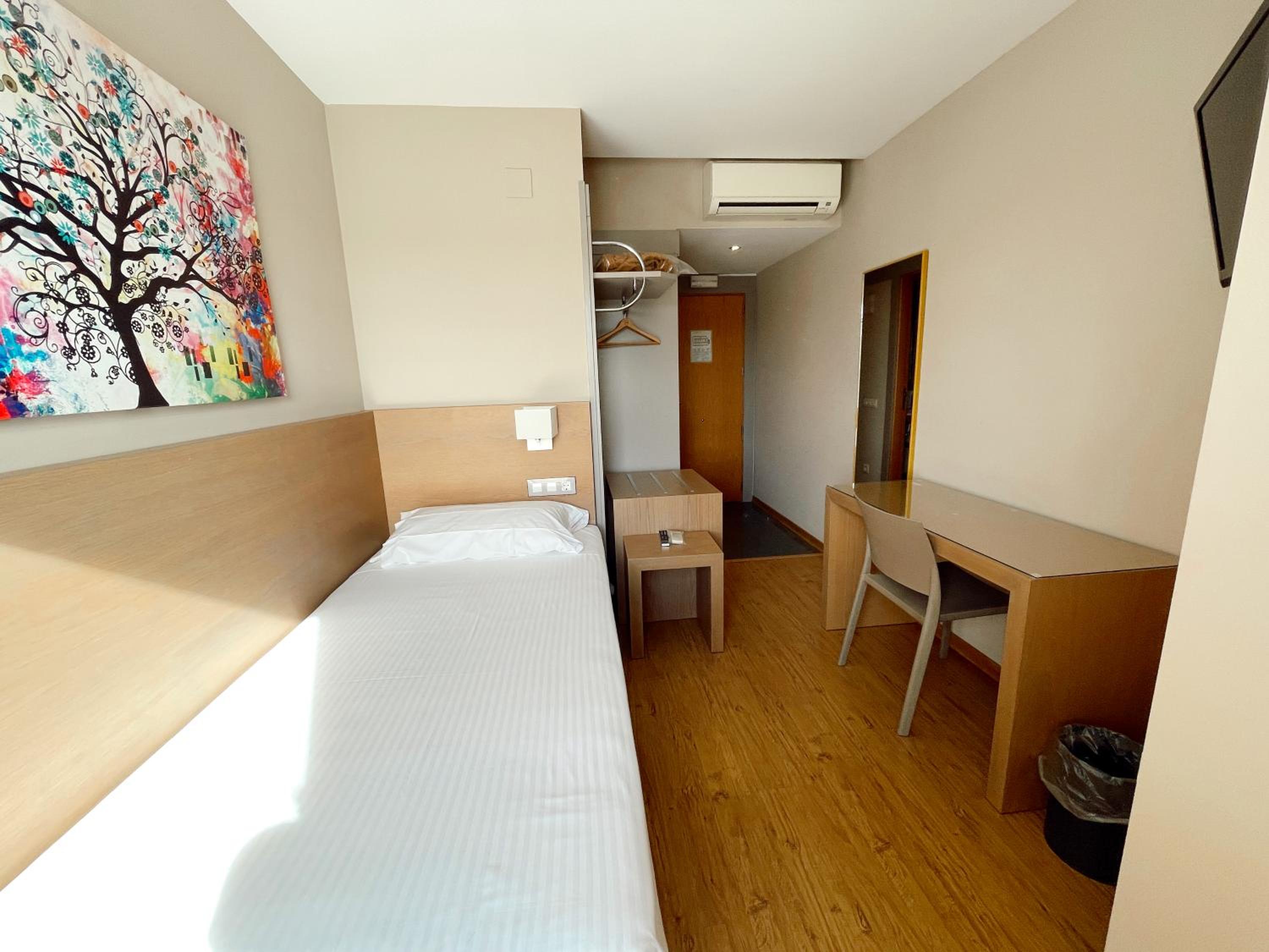 Single Room photo 2