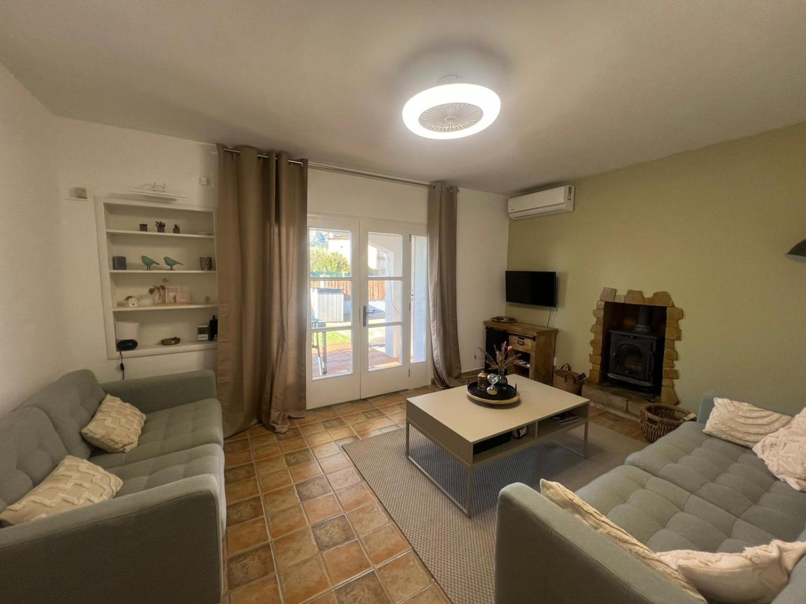 Three-Bedroom House photo 3
