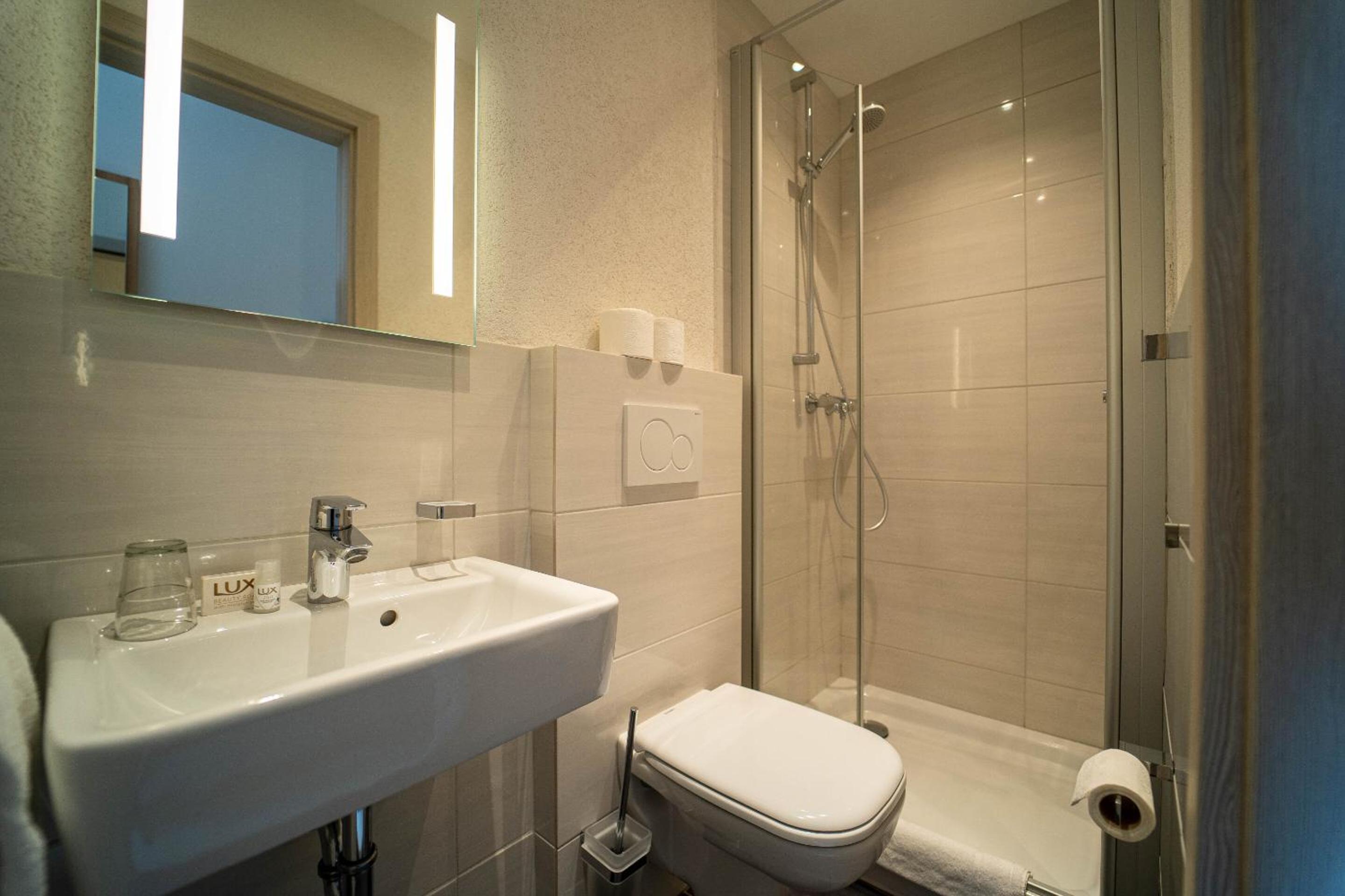 Single Room with Private Bathroom photo 3