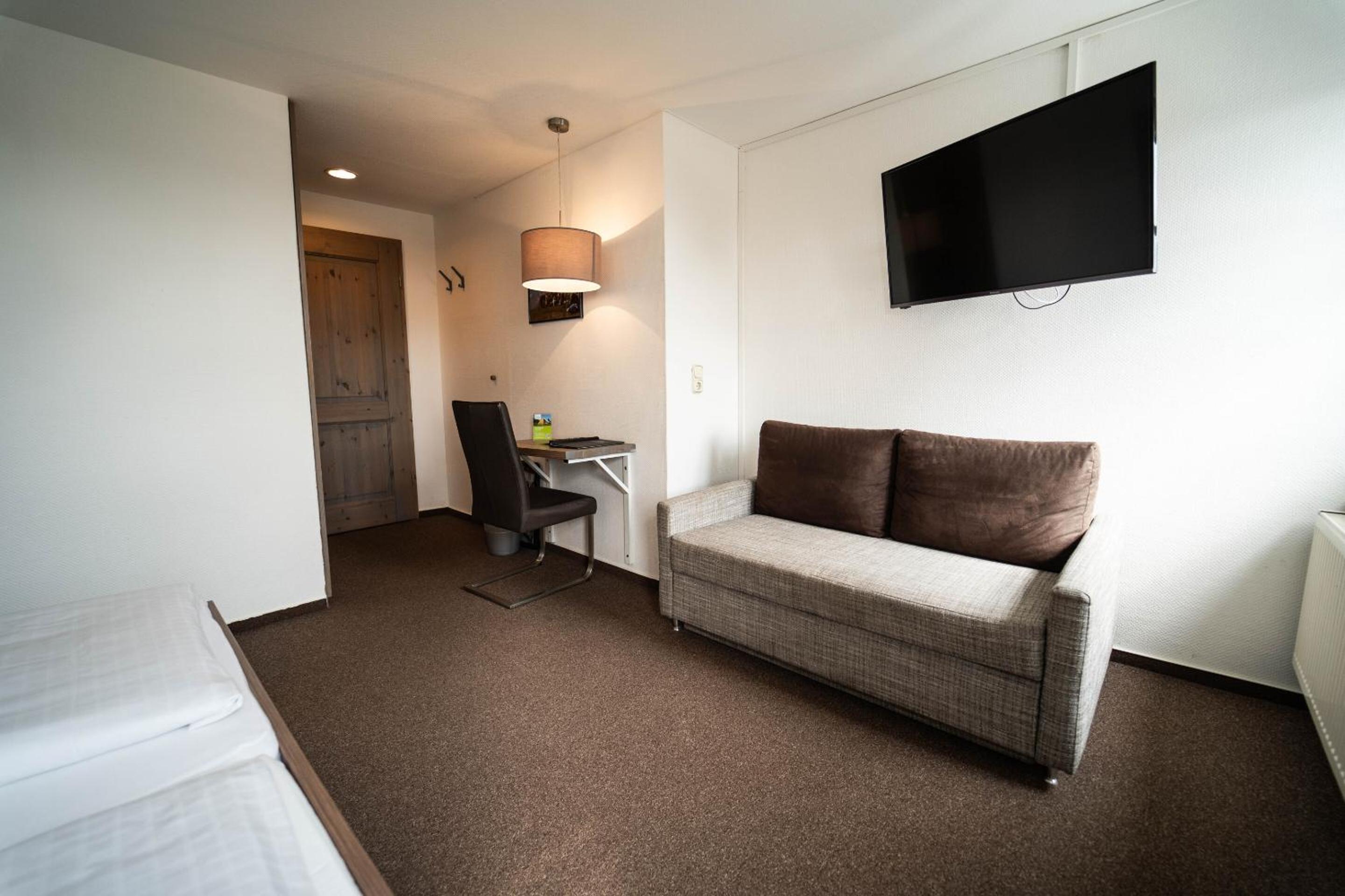 Classic Quadruple Room - Photo 7