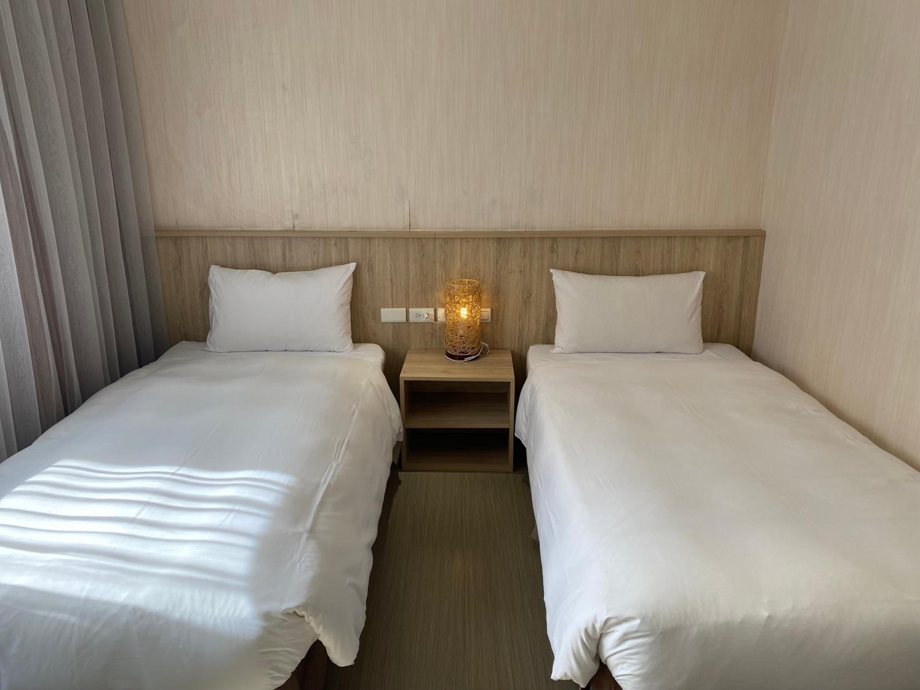 Deluxe Twin Room - Photo 9