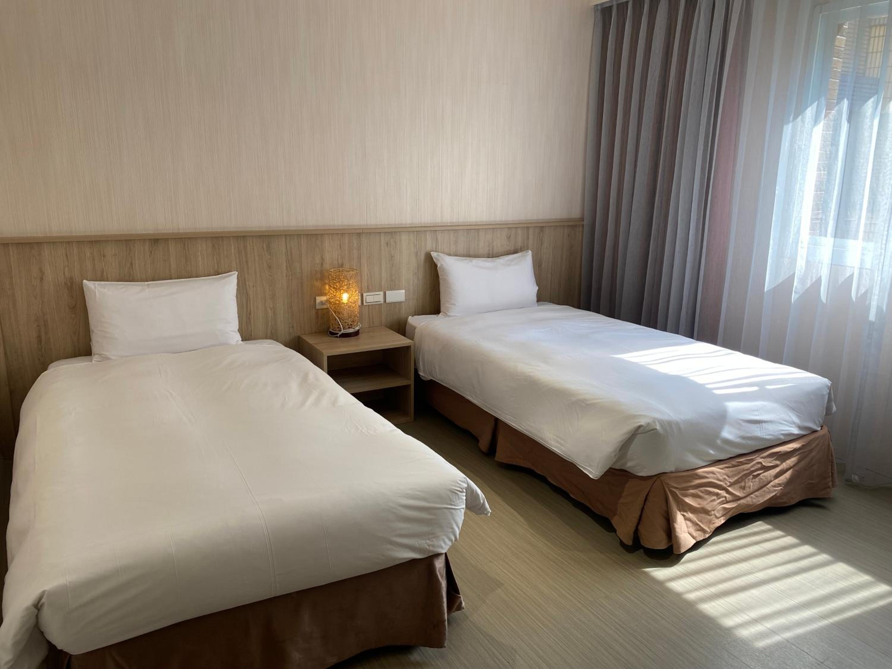 Deluxe Twin Room - Photo 10