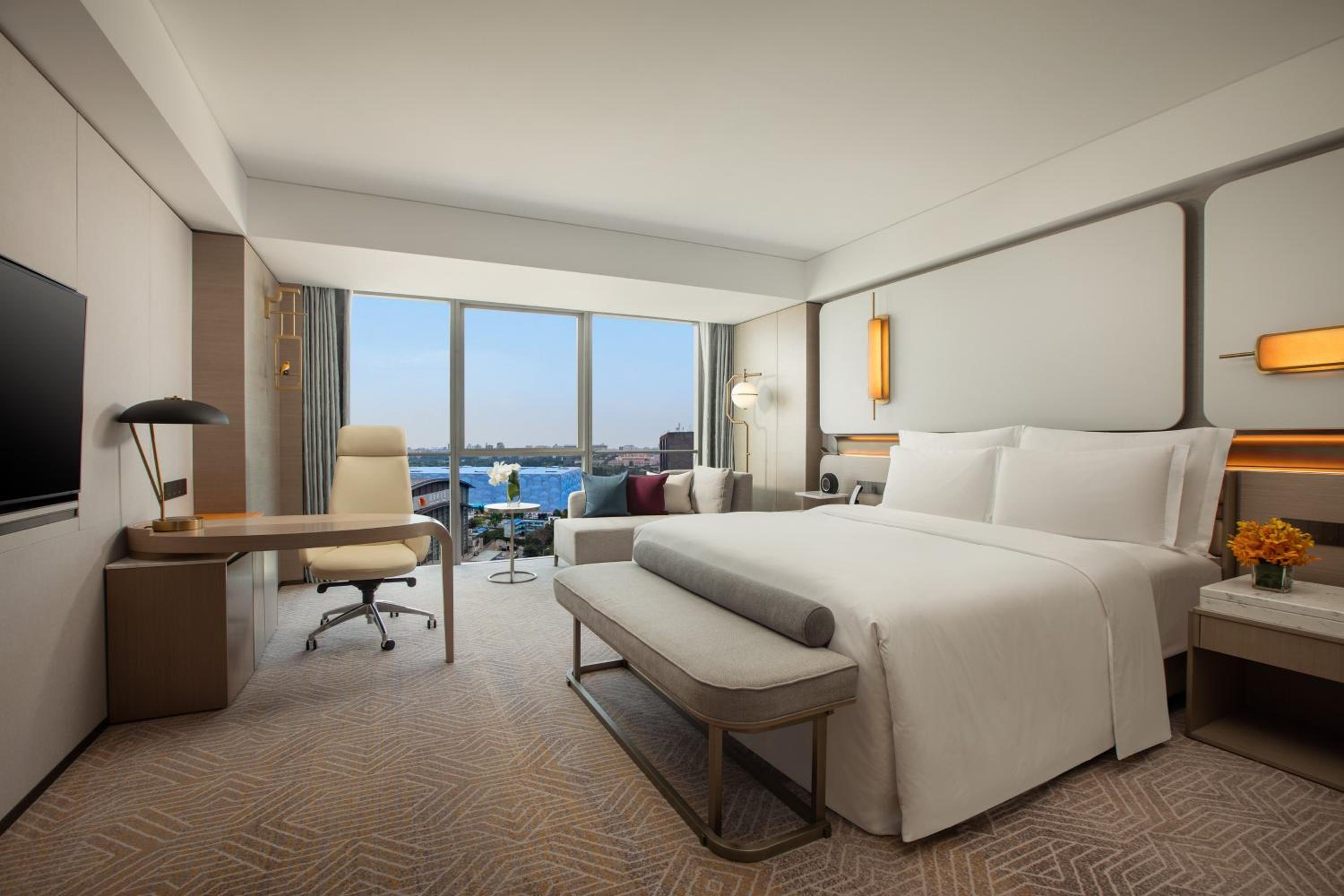 Classic Room with One King Bed - Birds Nest View - Photo 1